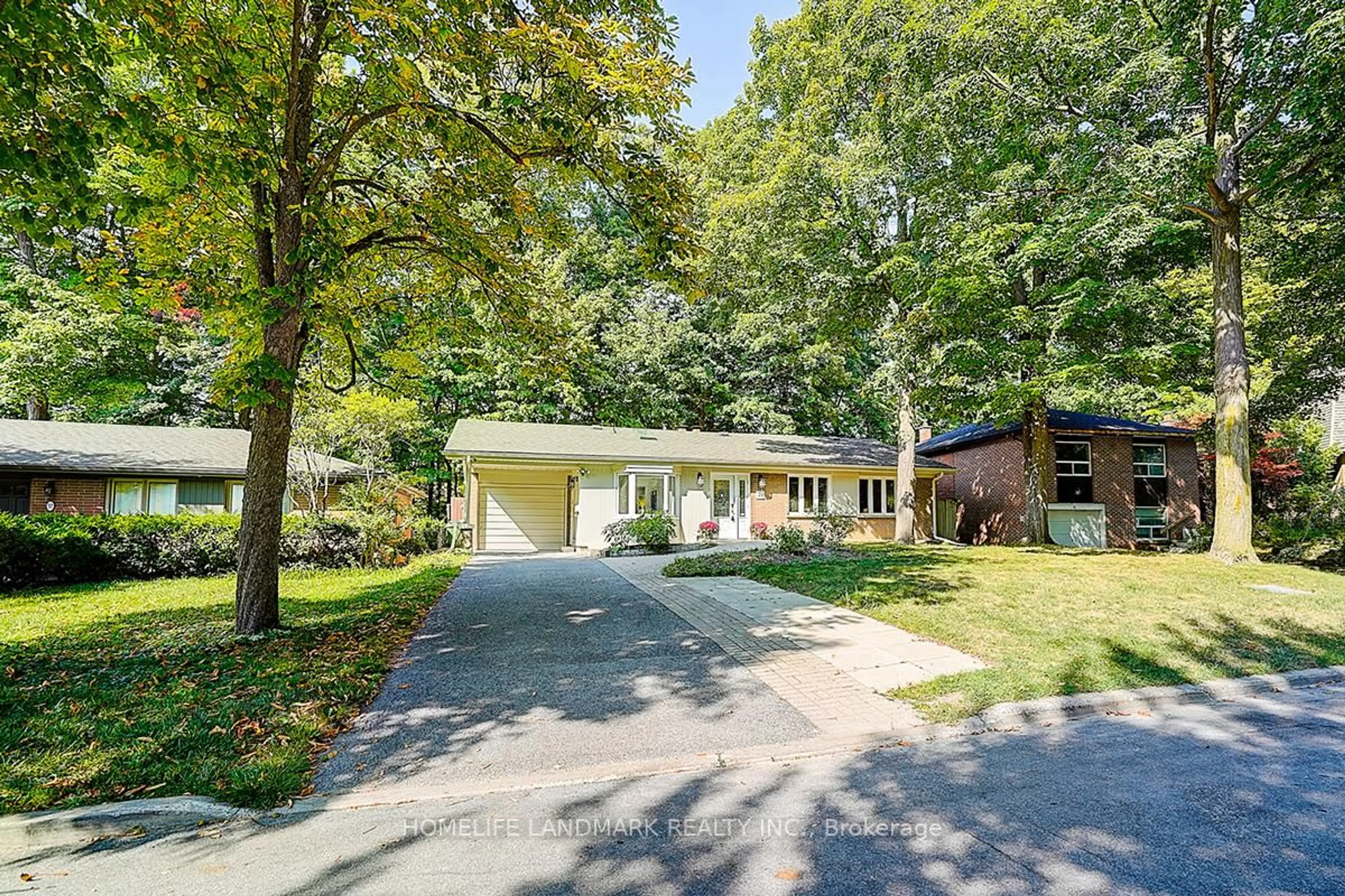 A pic from outside/outdoor area/front of a property/back of a property/a pic from drone, street for 39 Sagebrush Lane, Toronto Ontario M3A 1X4