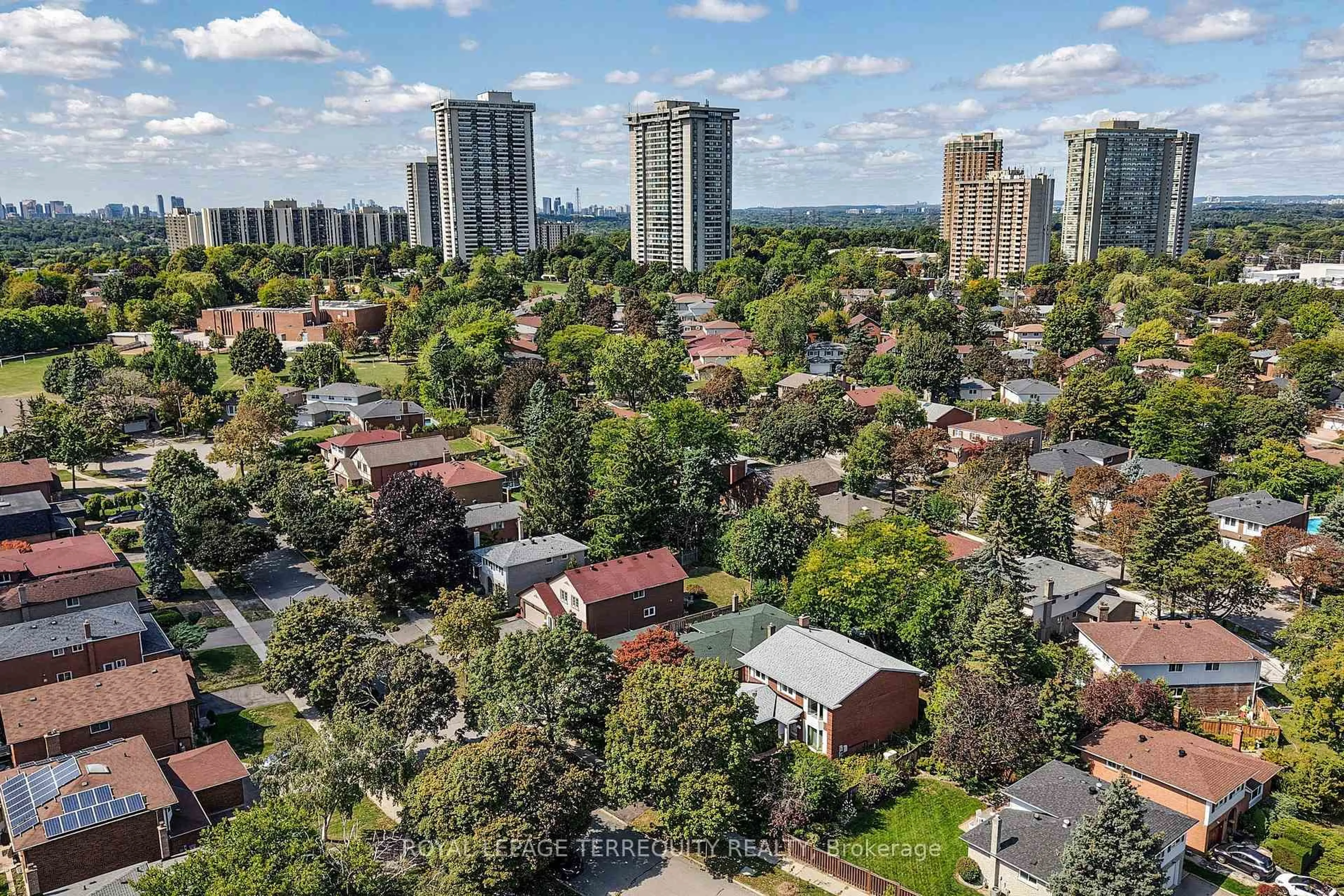 A pic from outside/outdoor area/front of a property/back of a property/a pic from drone, city buildings view from balcony for 6 Tepee Crt, Toronto Ontario M2J 3A9