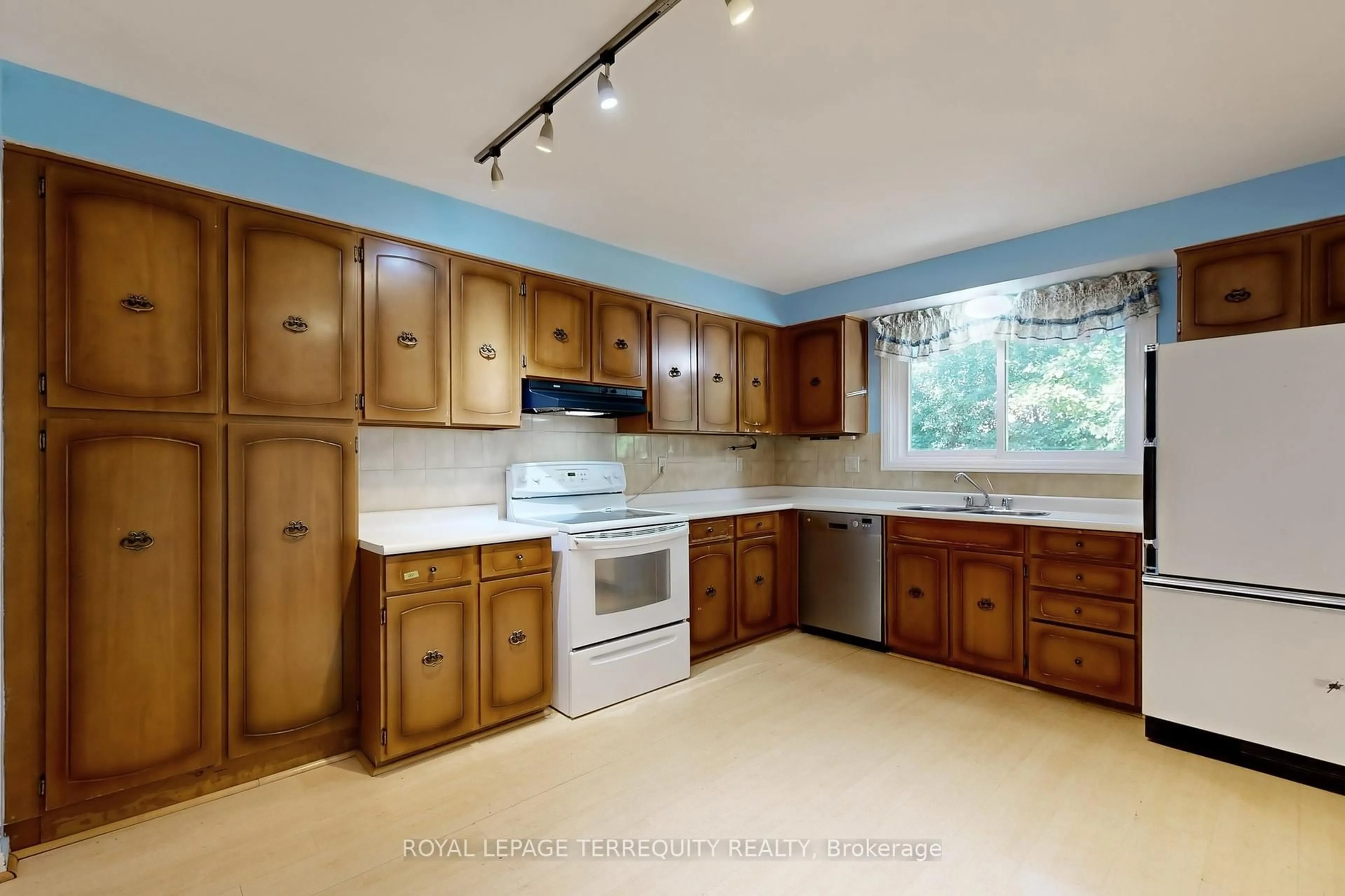 Standard kitchen, unknown for 6 Tepee Crt, Toronto Ontario M2J 3A9