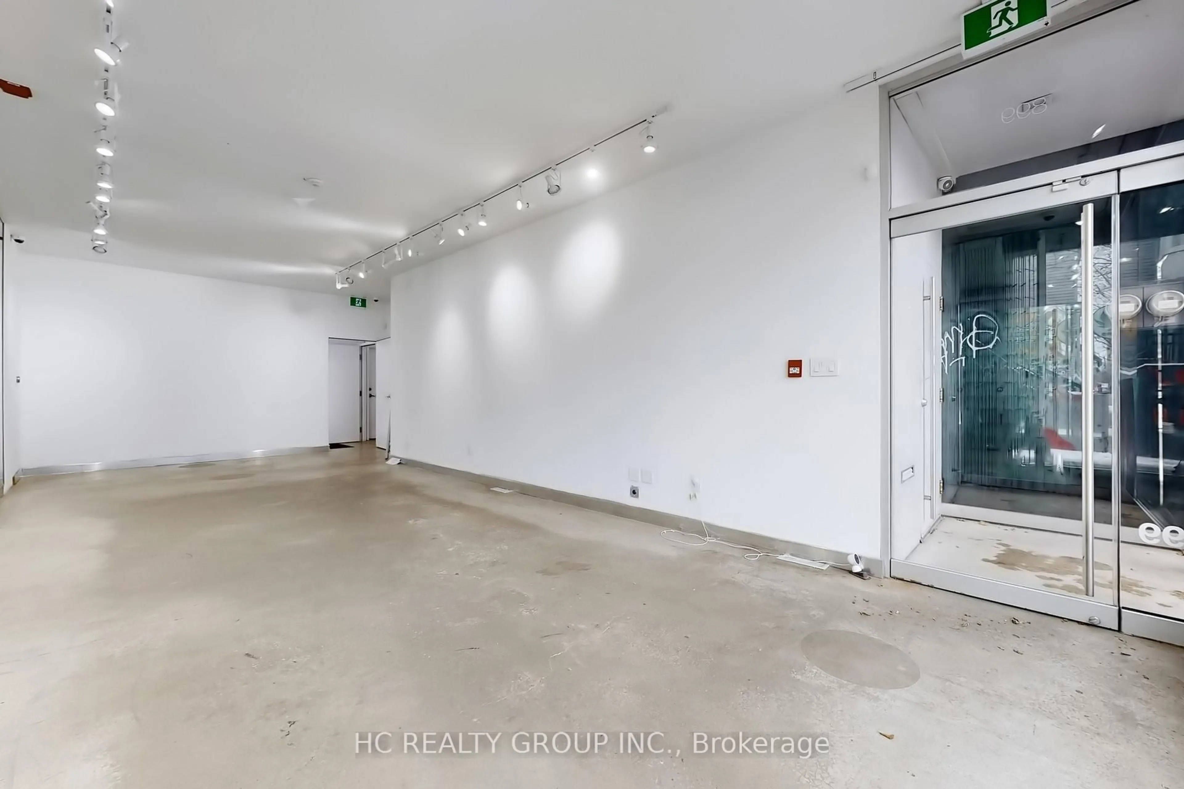 Unknown for 899 Dundas St, Toronto Ontario M6J 1V9