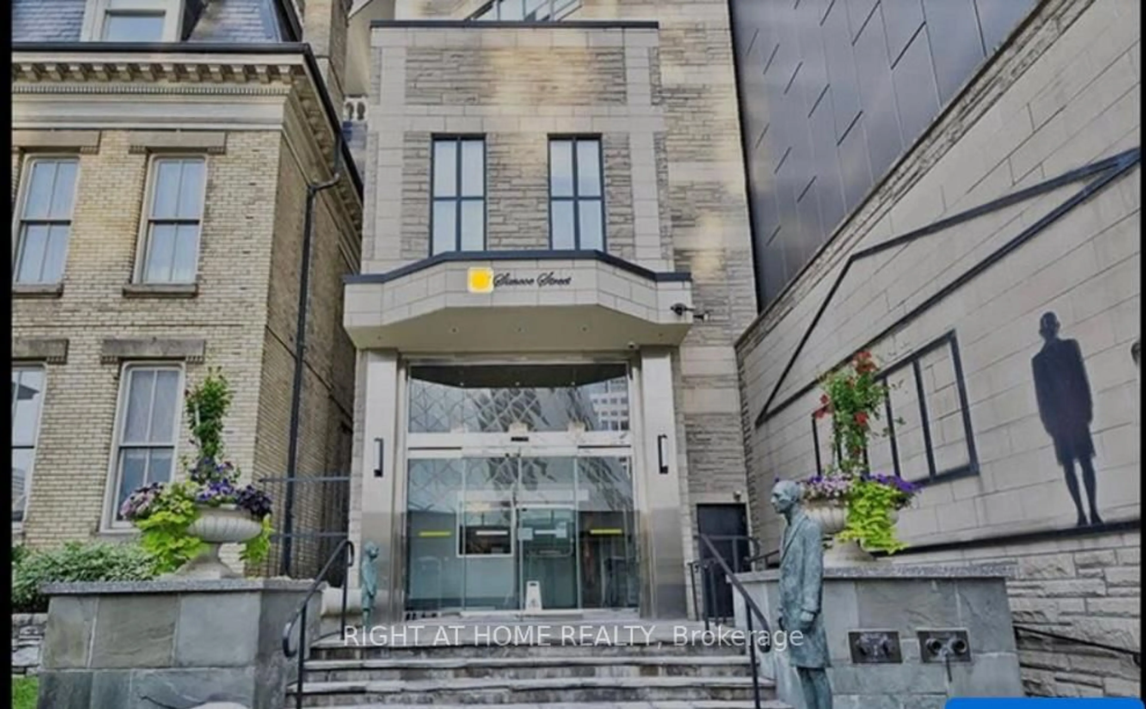 Indoor foyer for 71 Simcoe St #705, Toronto Ontario M5J 2S9