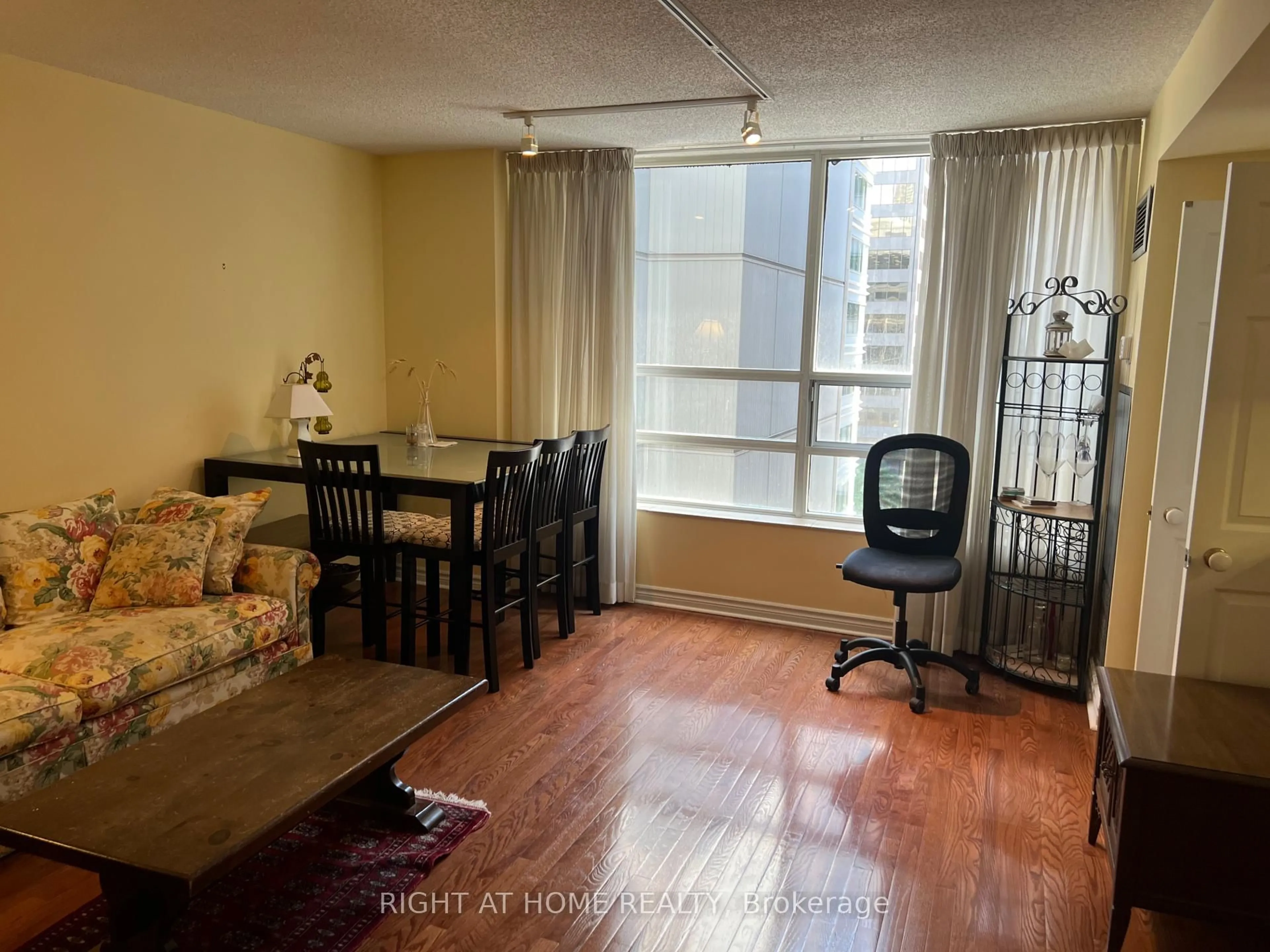 A pic of a room for 71 Simcoe St #705, Toronto Ontario M5J 2S9