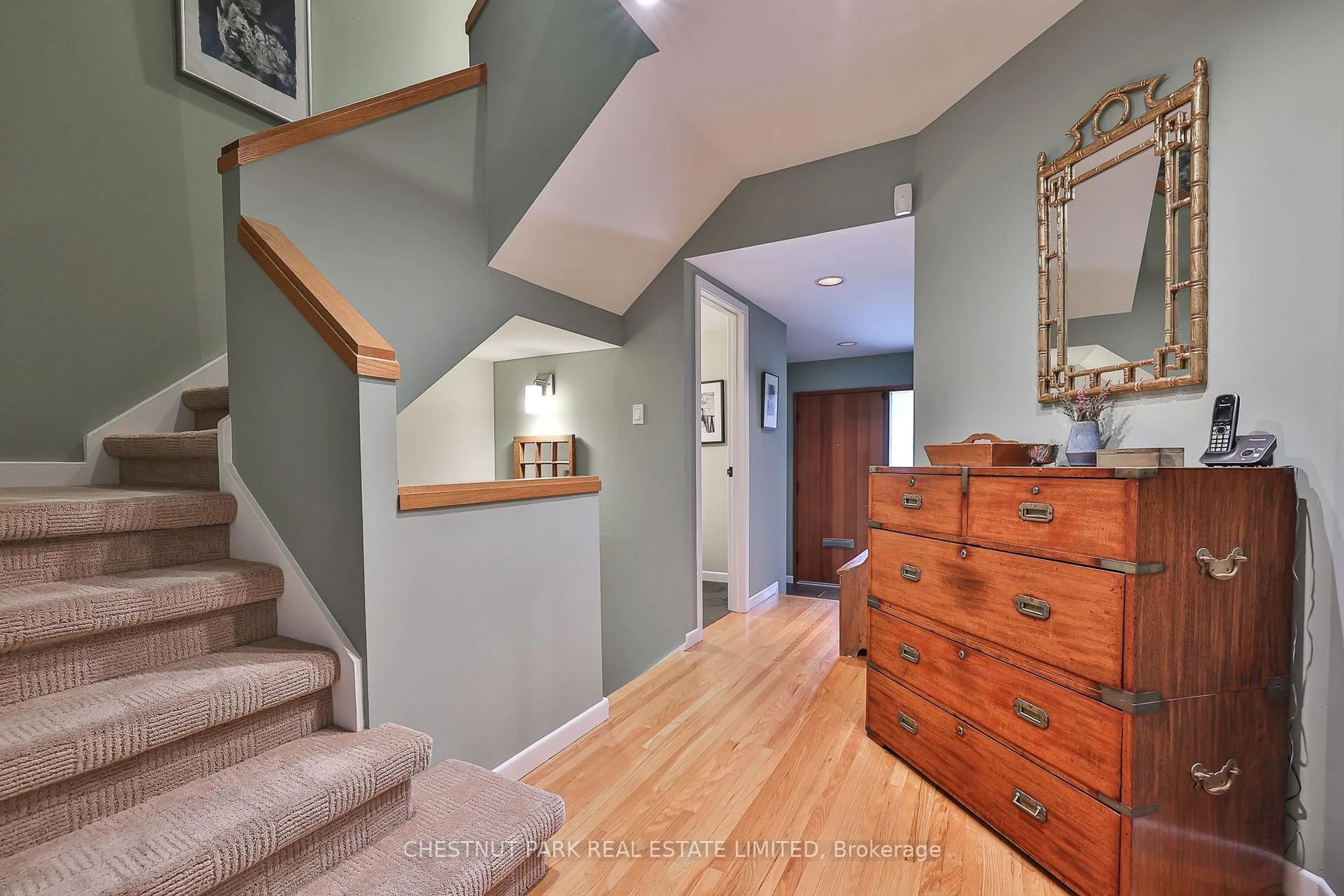 Indoor entryway for 199 Albertus Ave, Toronto Ontario M4R 1J6