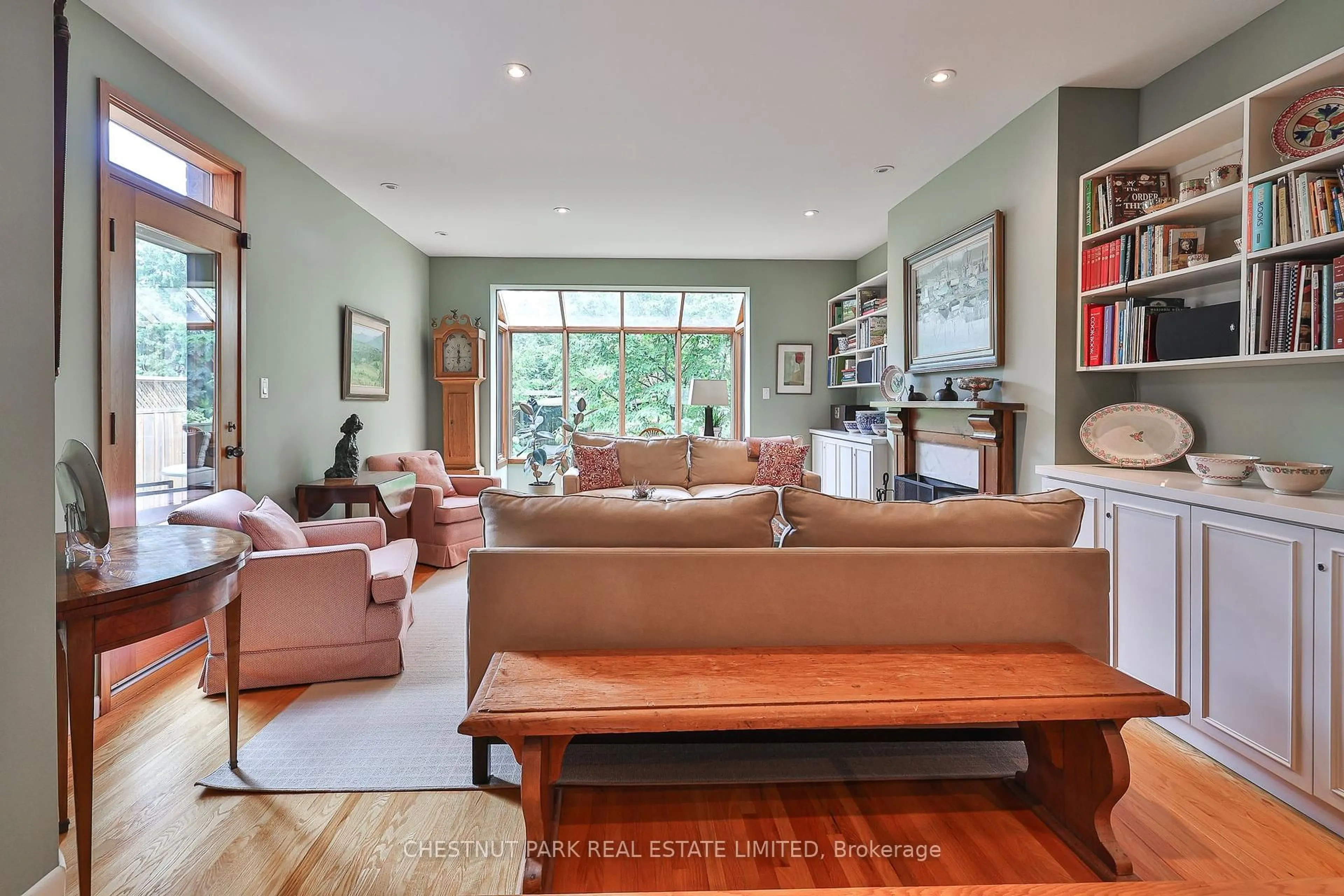 Living room with furniture, unknown for 199 Albertus Ave, Toronto Ontario M4R 1J6