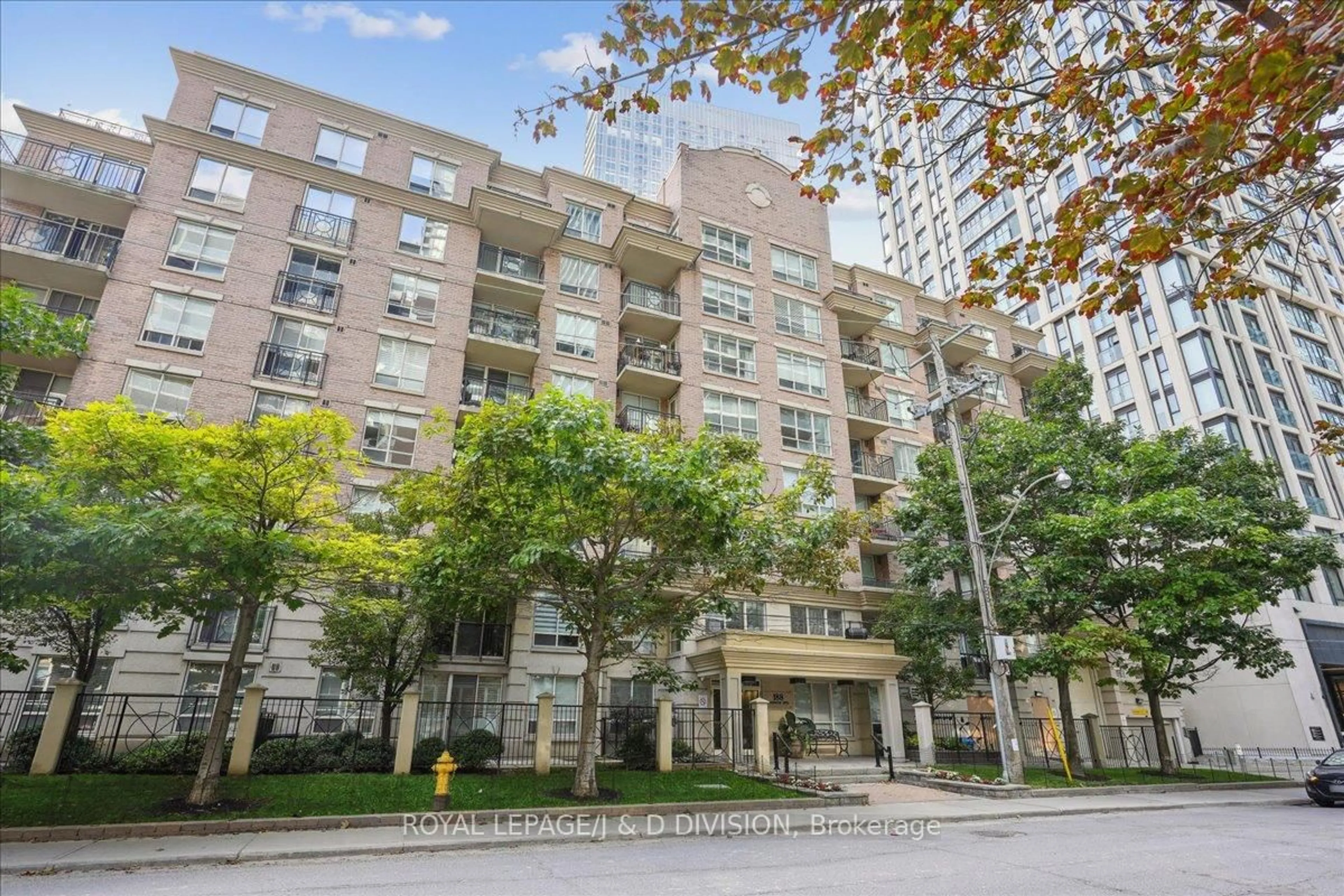 Patio, building for 188 Redpath Ave #501, Toronto Ontario M4P 3J2