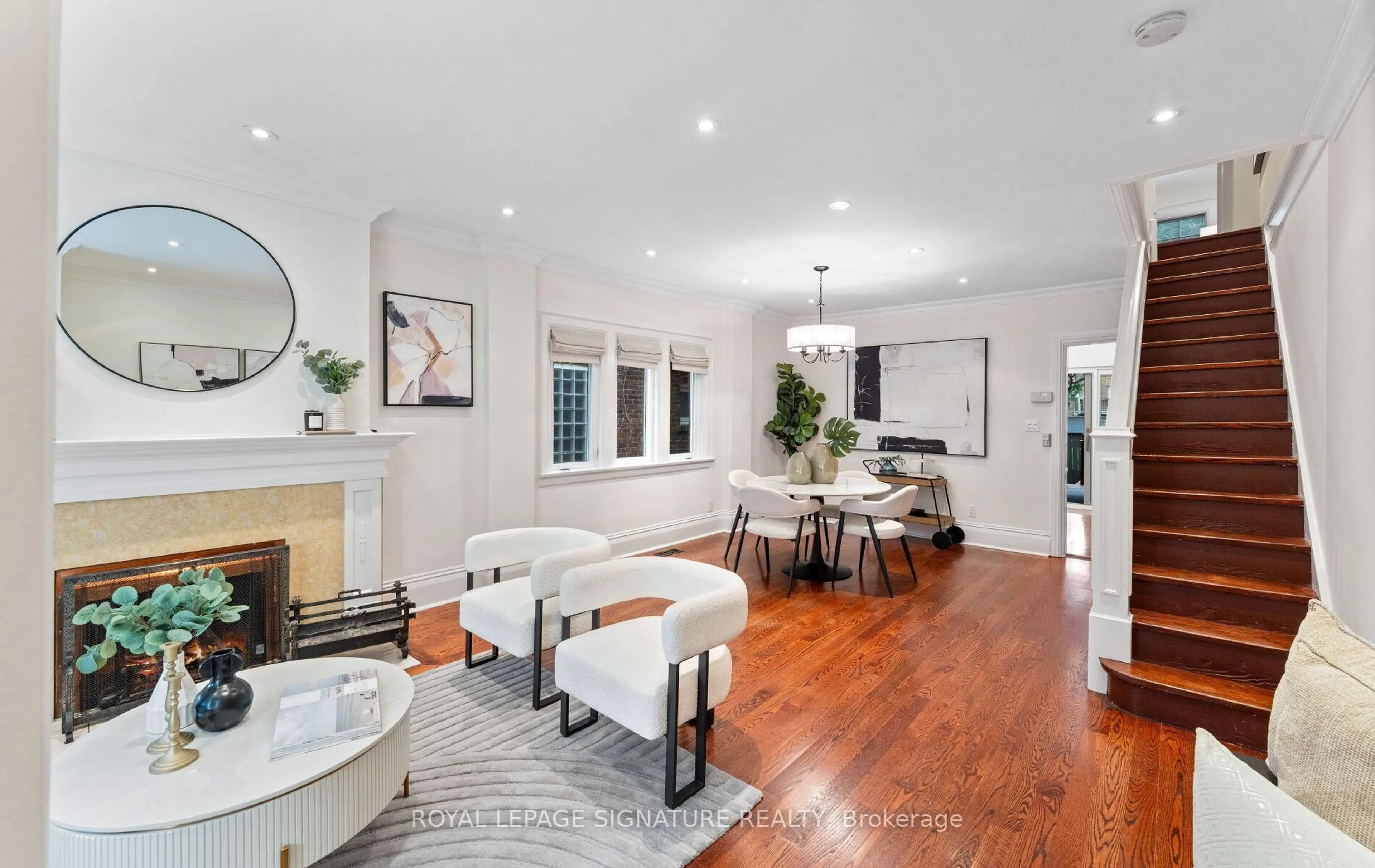 Living room with furniture, unknown for 45 Hillsdale Ave, Toronto Ontario M5P 1E9