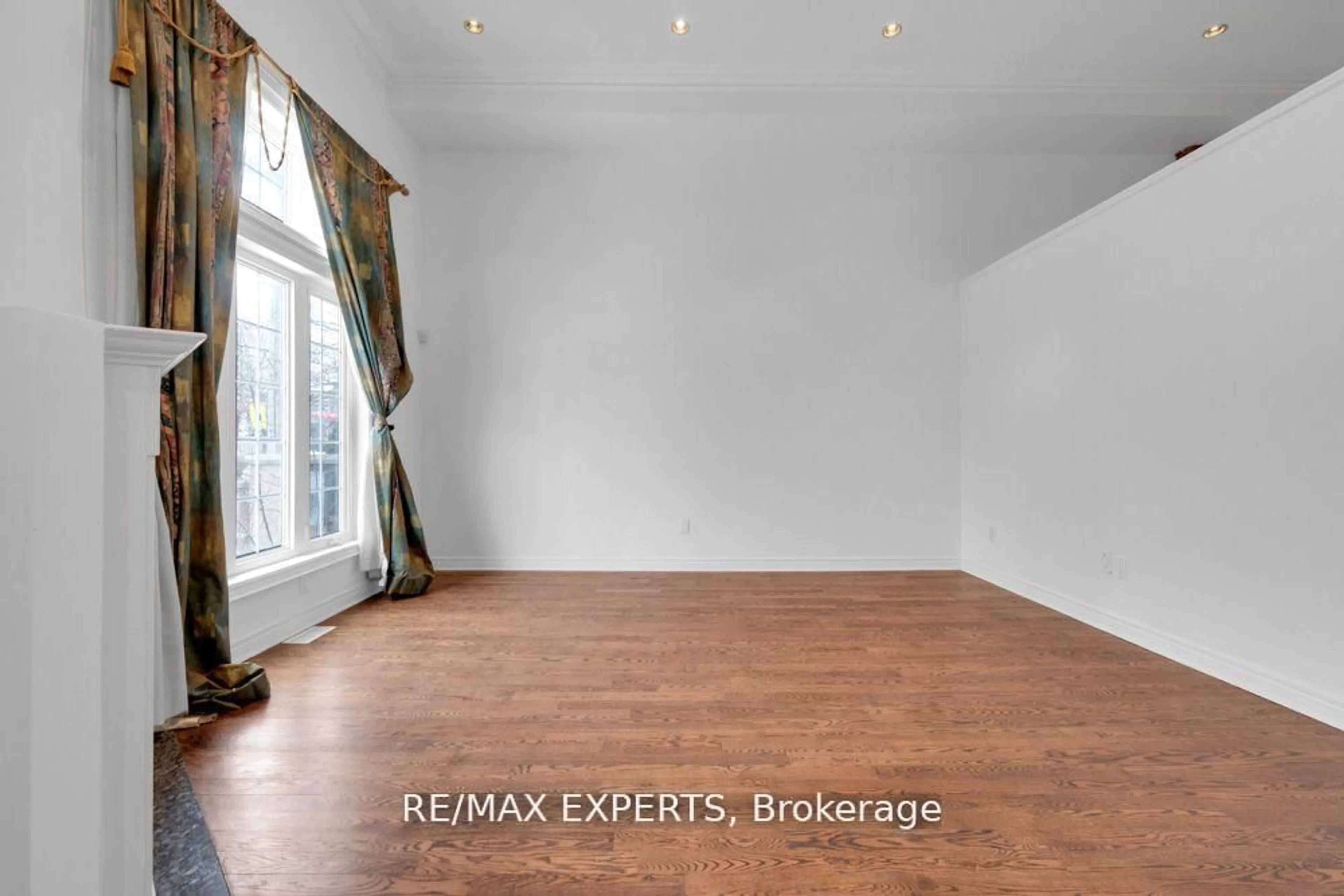 A pic of a room for 3348 Bayview Ave #M, Toronto Ontario M2M 3R9