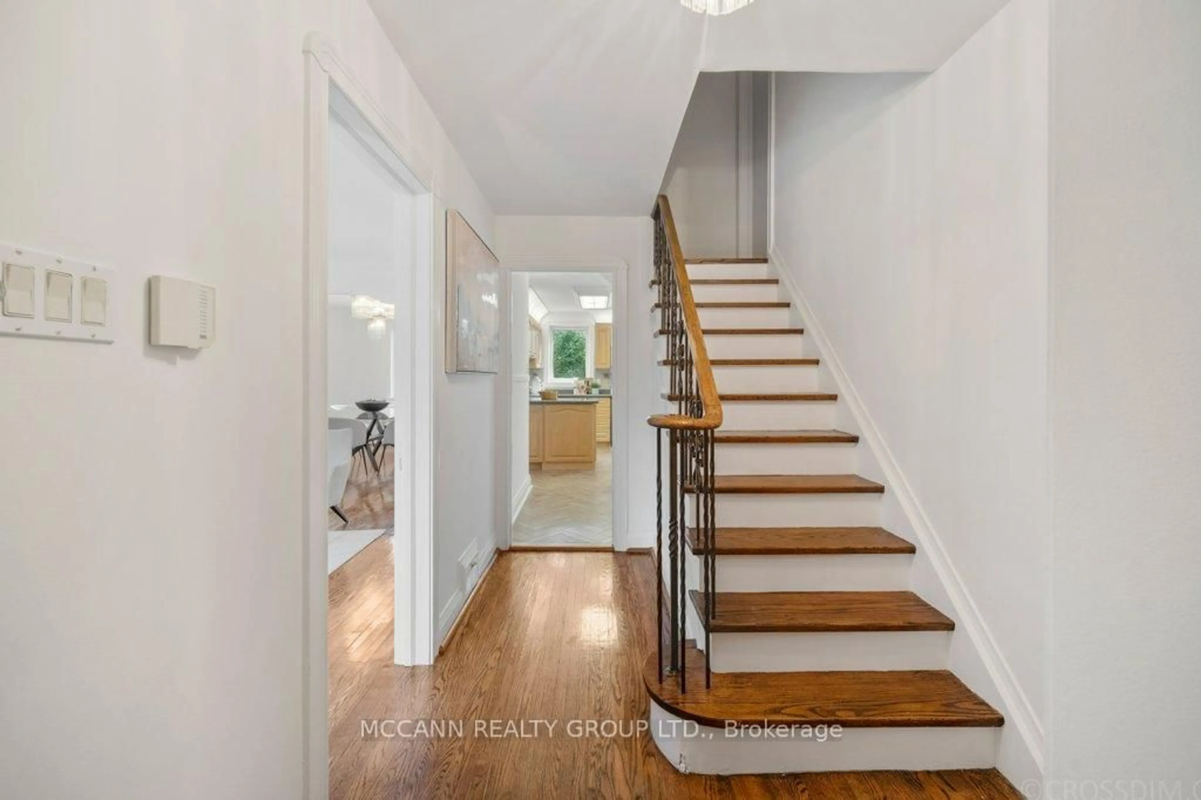 Indoor entryway for 118 Braeside Rd, Toronto Ontario M4N 1Y2