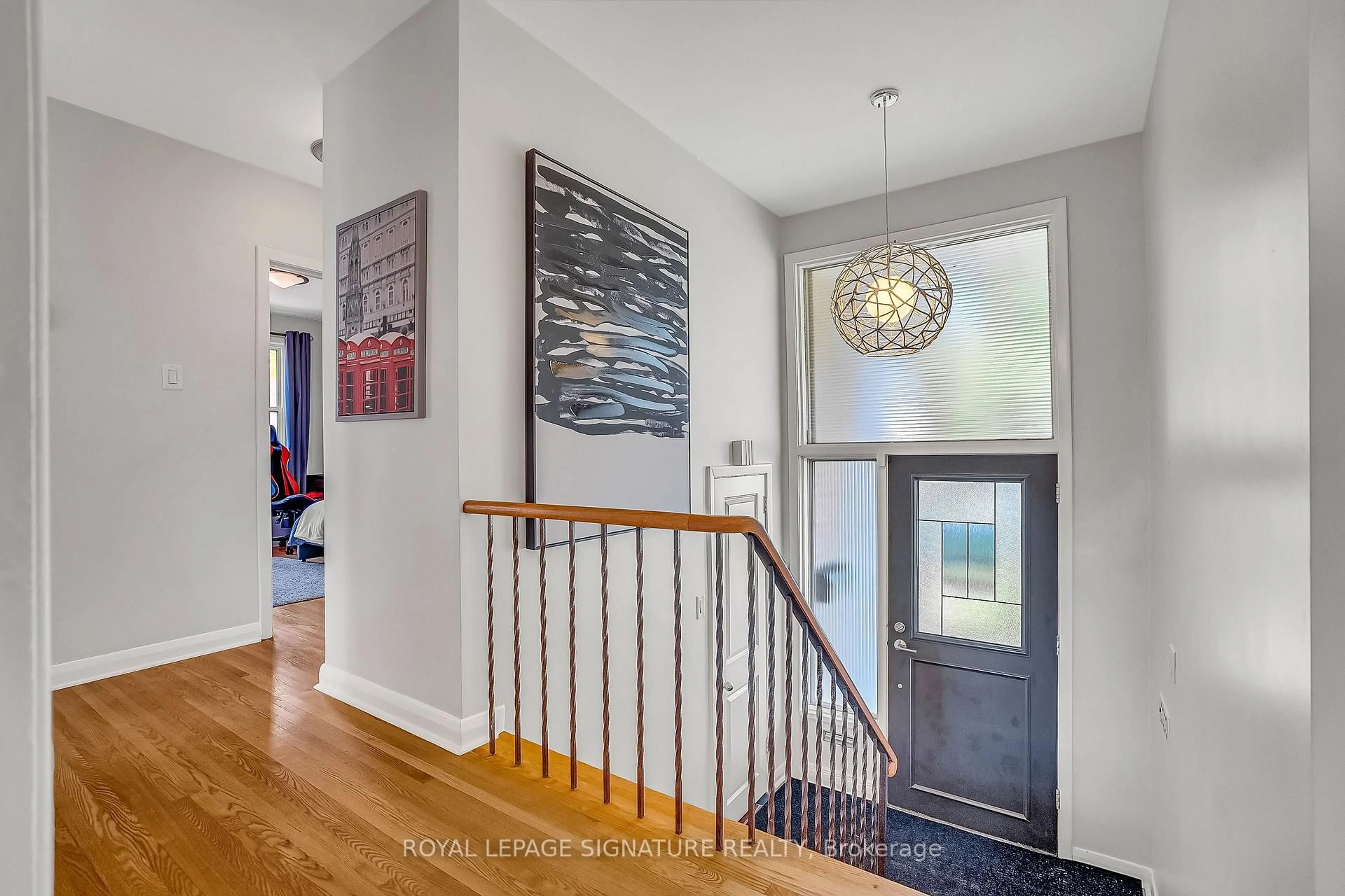 Indoor entryway for 19 Caronport Cres, Toronto Ontario M3A 1G9