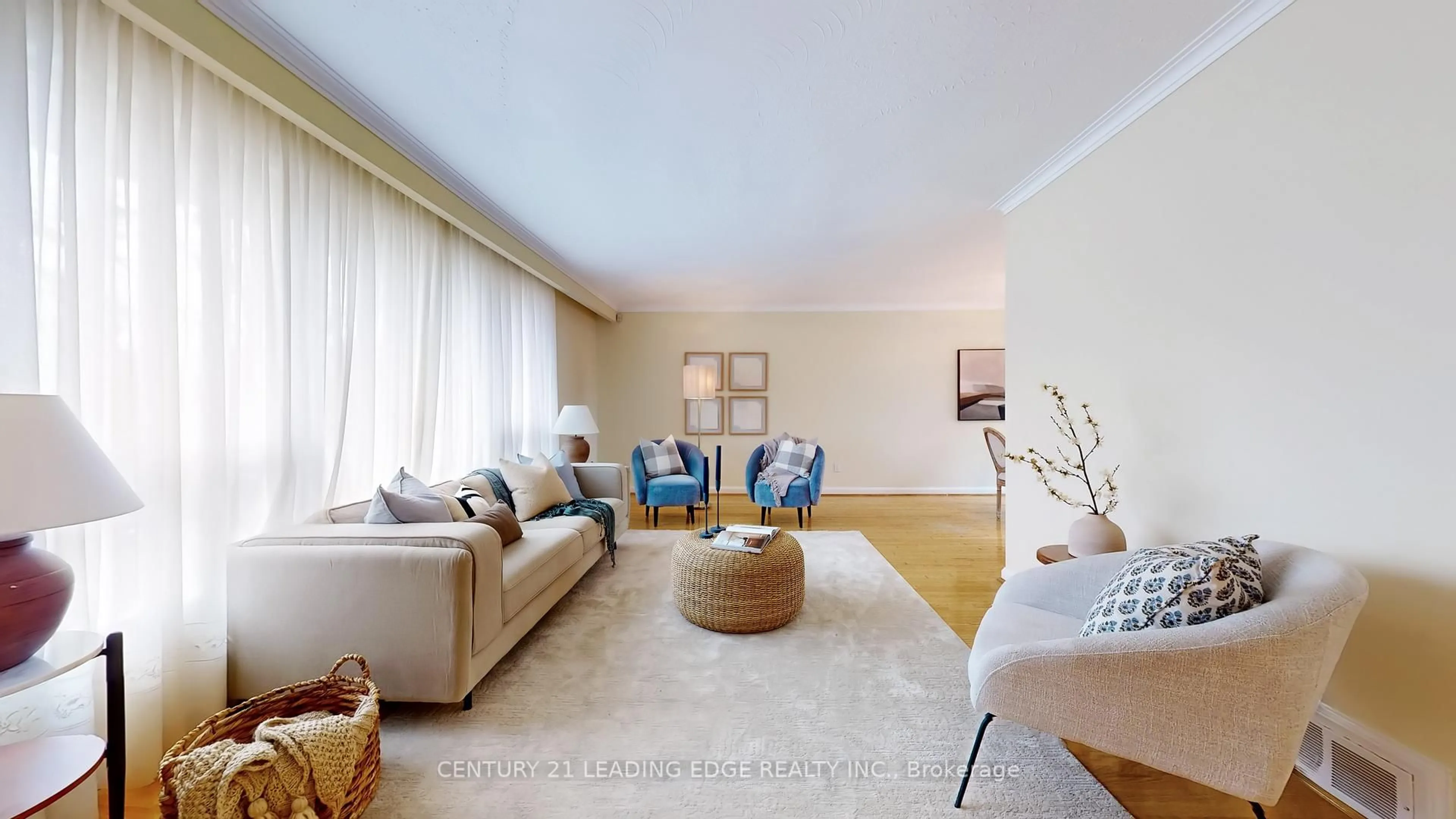 Living room with furniture, unknown for 78 RUSCICA Dr, Toronto Ontario M4A 1R4