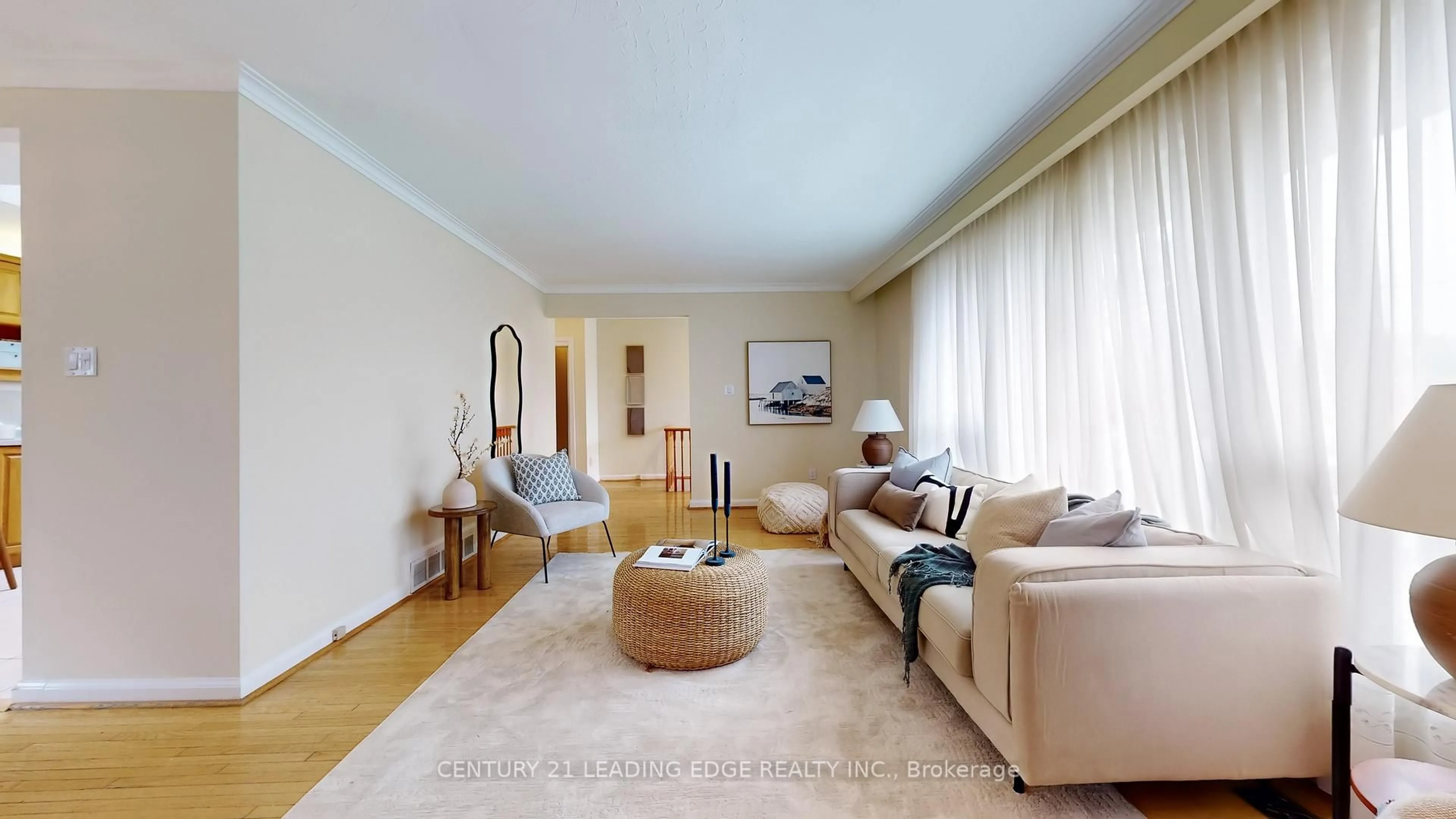 Living room with furniture, unknown for 78 RUSCICA Dr, Toronto Ontario M4A 1R4