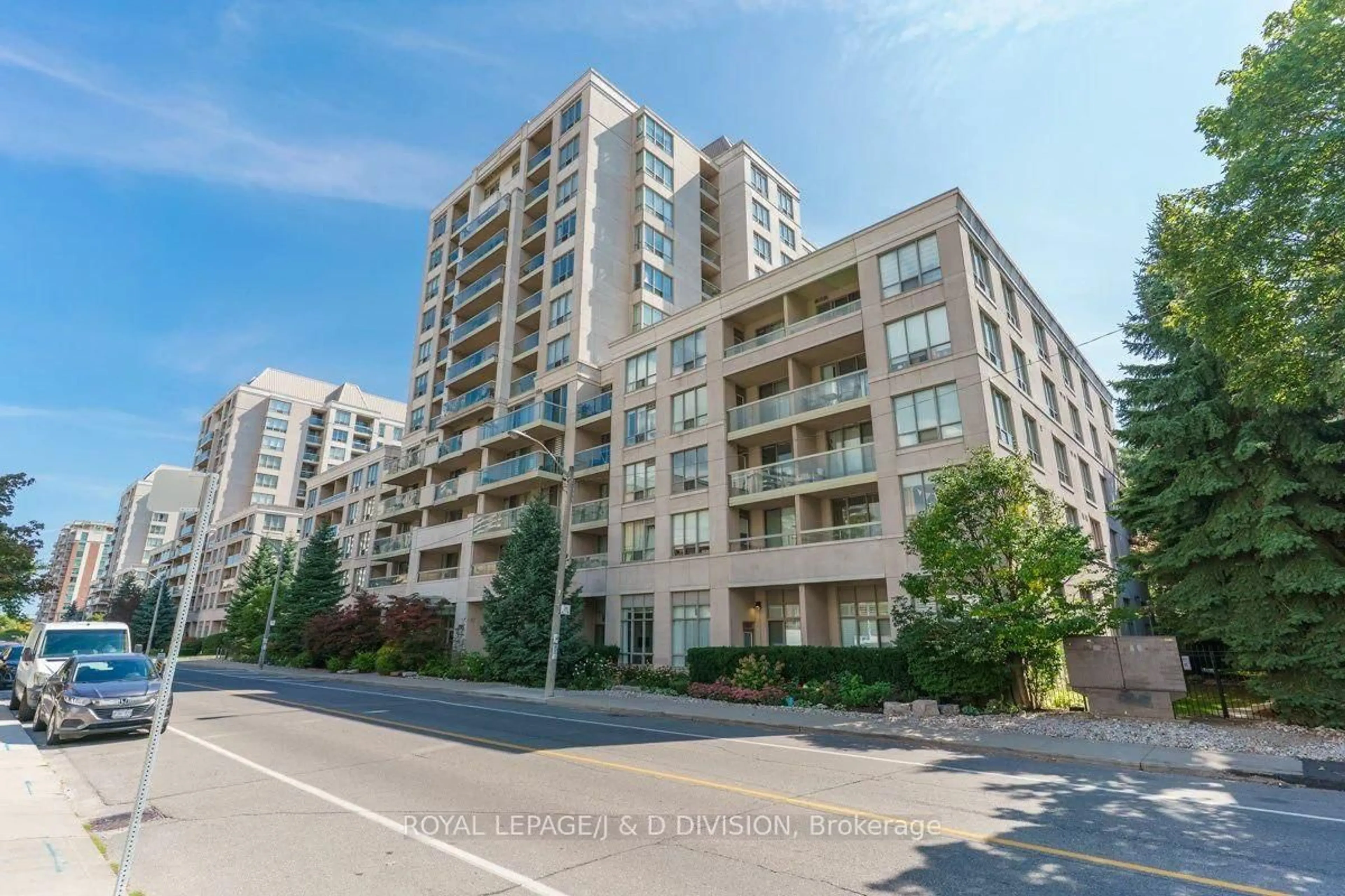 A pic from outside/outdoor area/front of a property/back of a property/a pic from drone, building for 195 Merton St #111, Toronto Ontario M4S 3H6