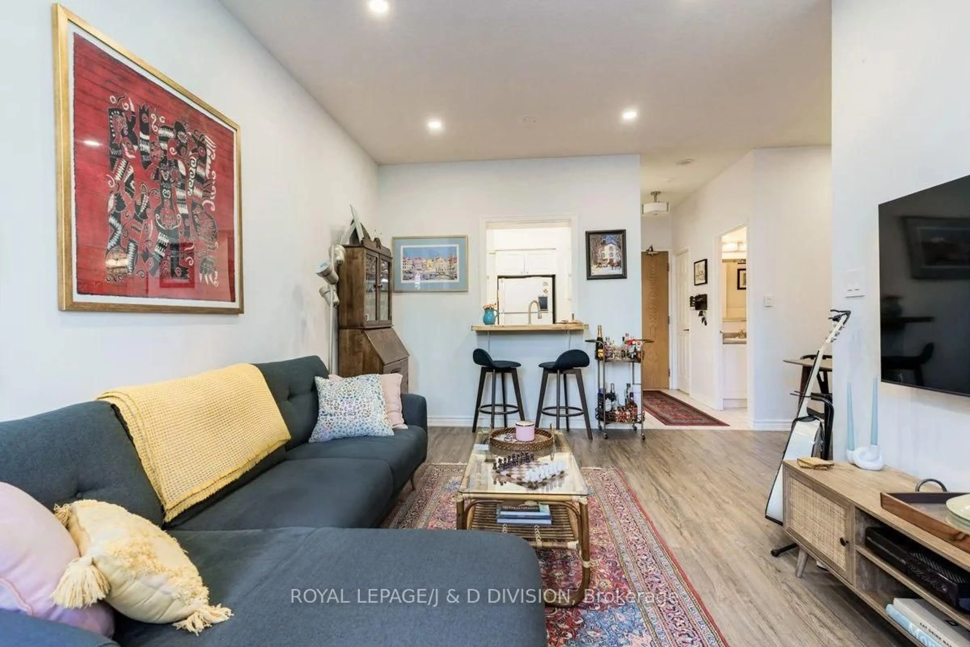 Living room with furniture, unknown for 195 Merton St #111, Toronto Ontario M4S 3H6