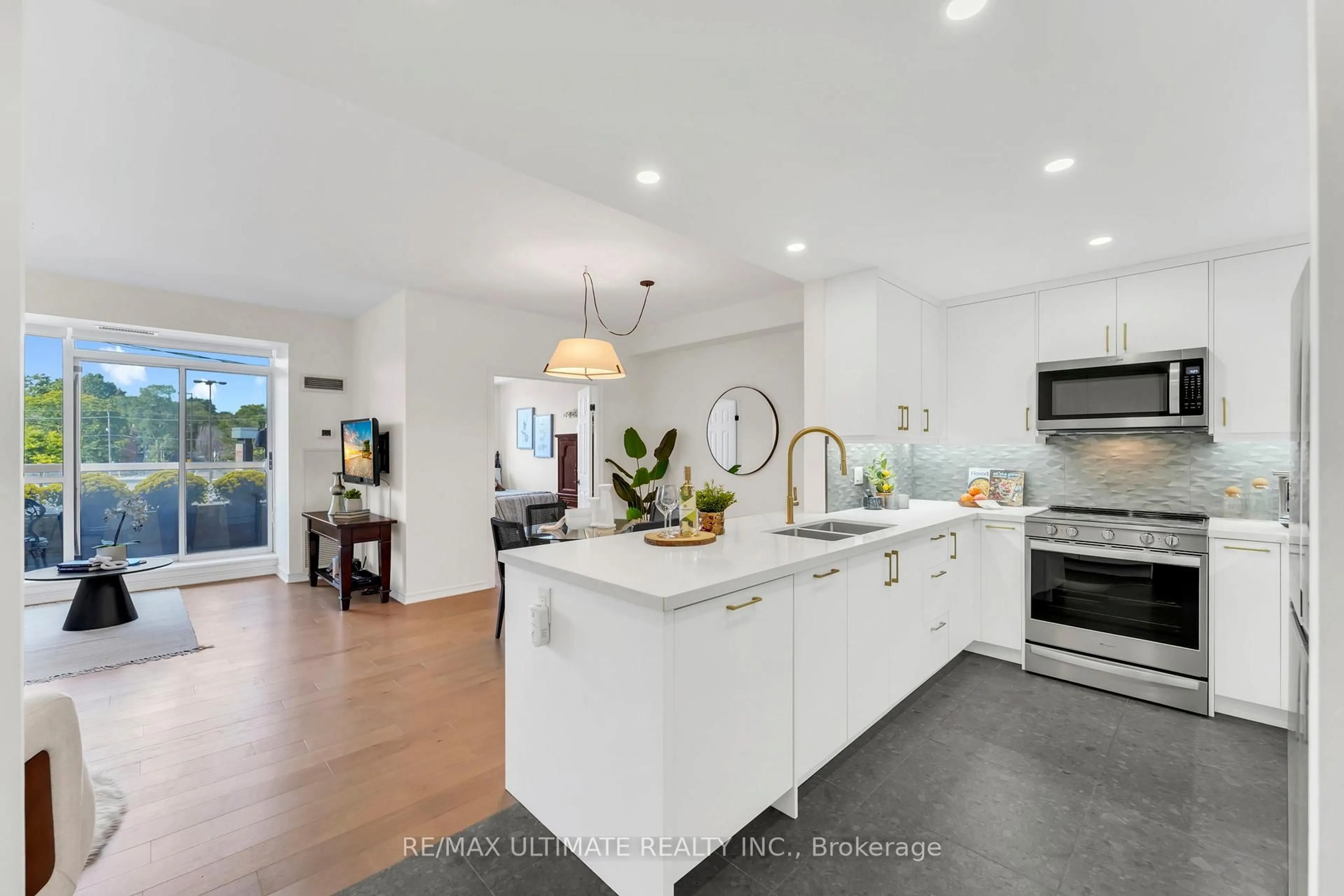 Open concept kitchen, ceramic/tile floor for 1750 Bayview Ave #209, Toronto Ontario M4G 3C4