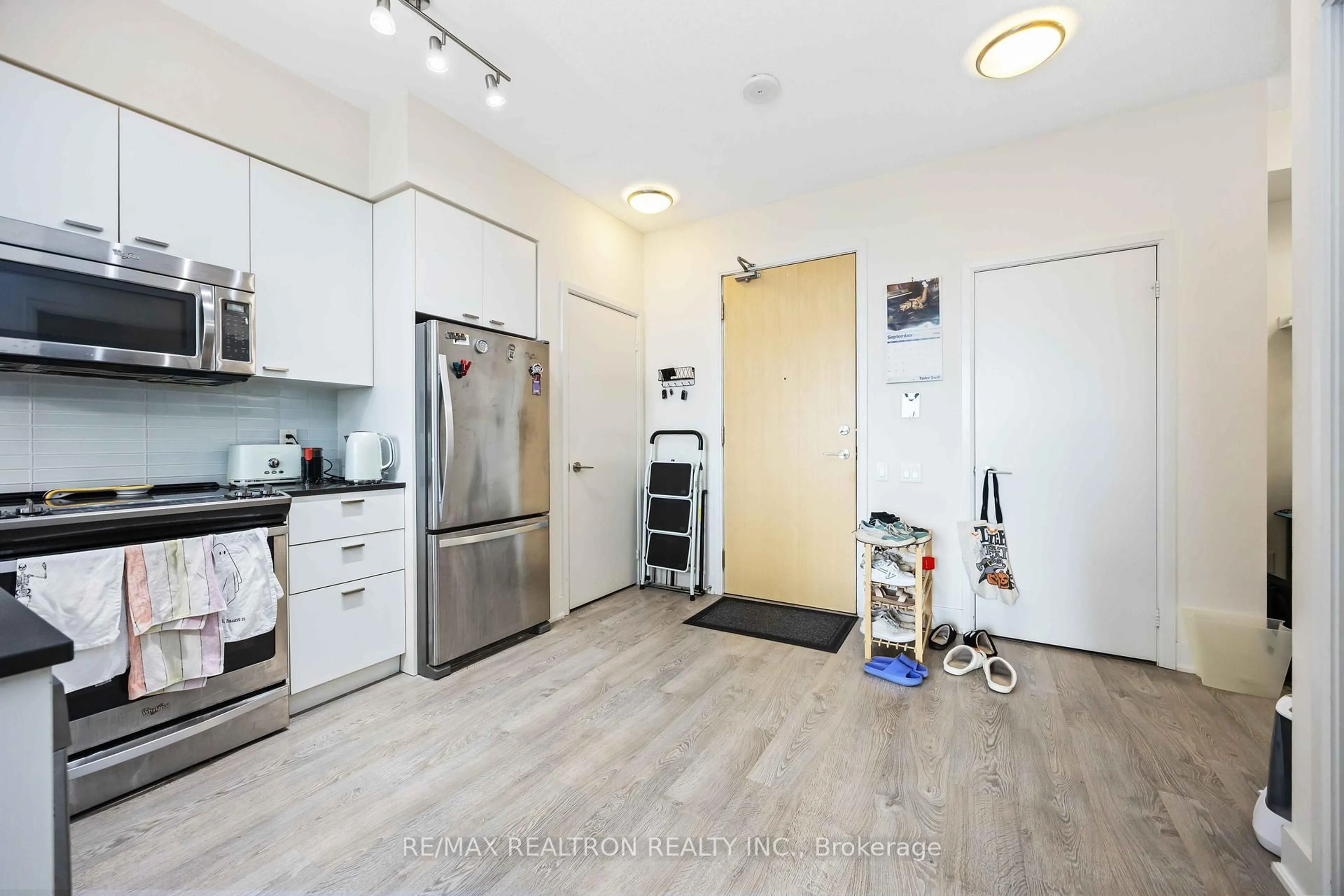 Unknown for 30 Roehampton Ave #1501, Toronto Ontario M4P 0B9
