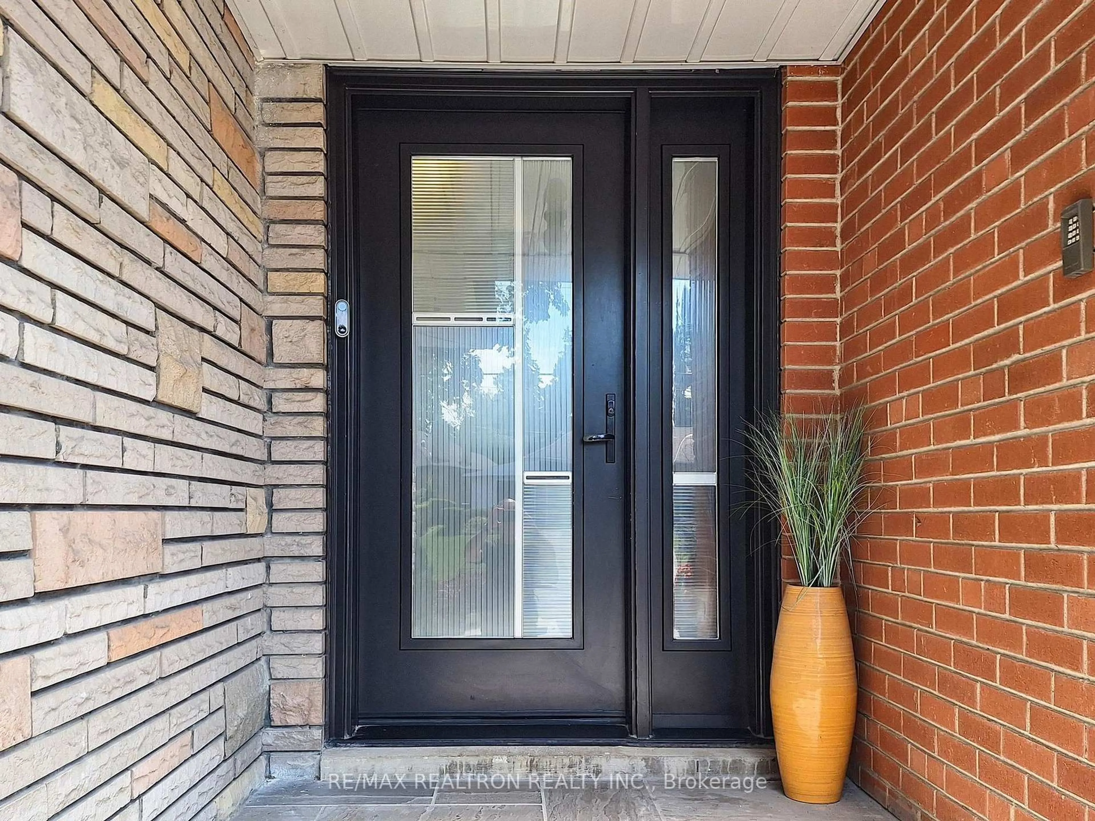 Indoor entryway for 84 Ruscica Dr, Toronto Ontario M4A 1R4