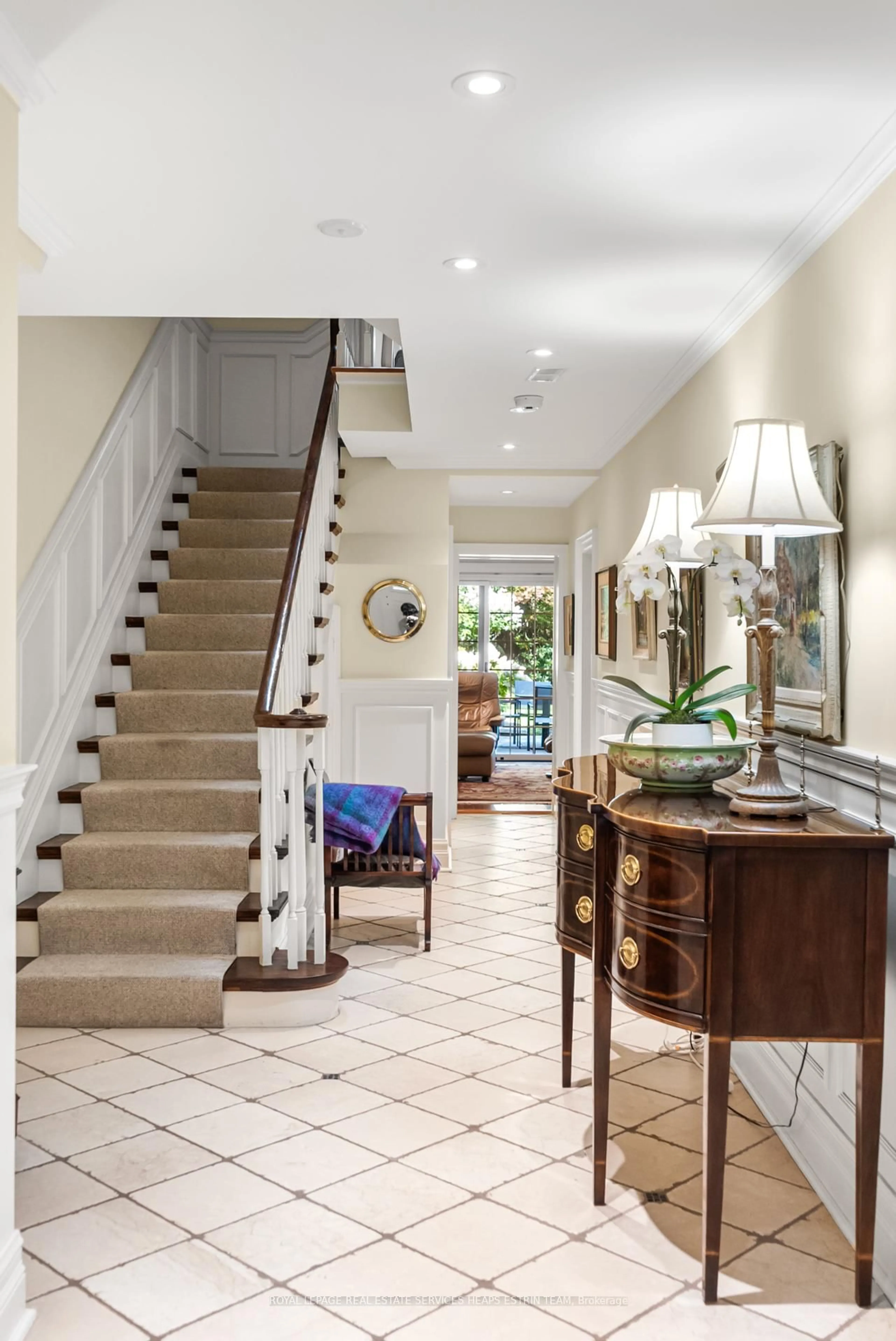 Indoor foyer for 100 Elm Ave, Toronto Ontario M4W 1P2