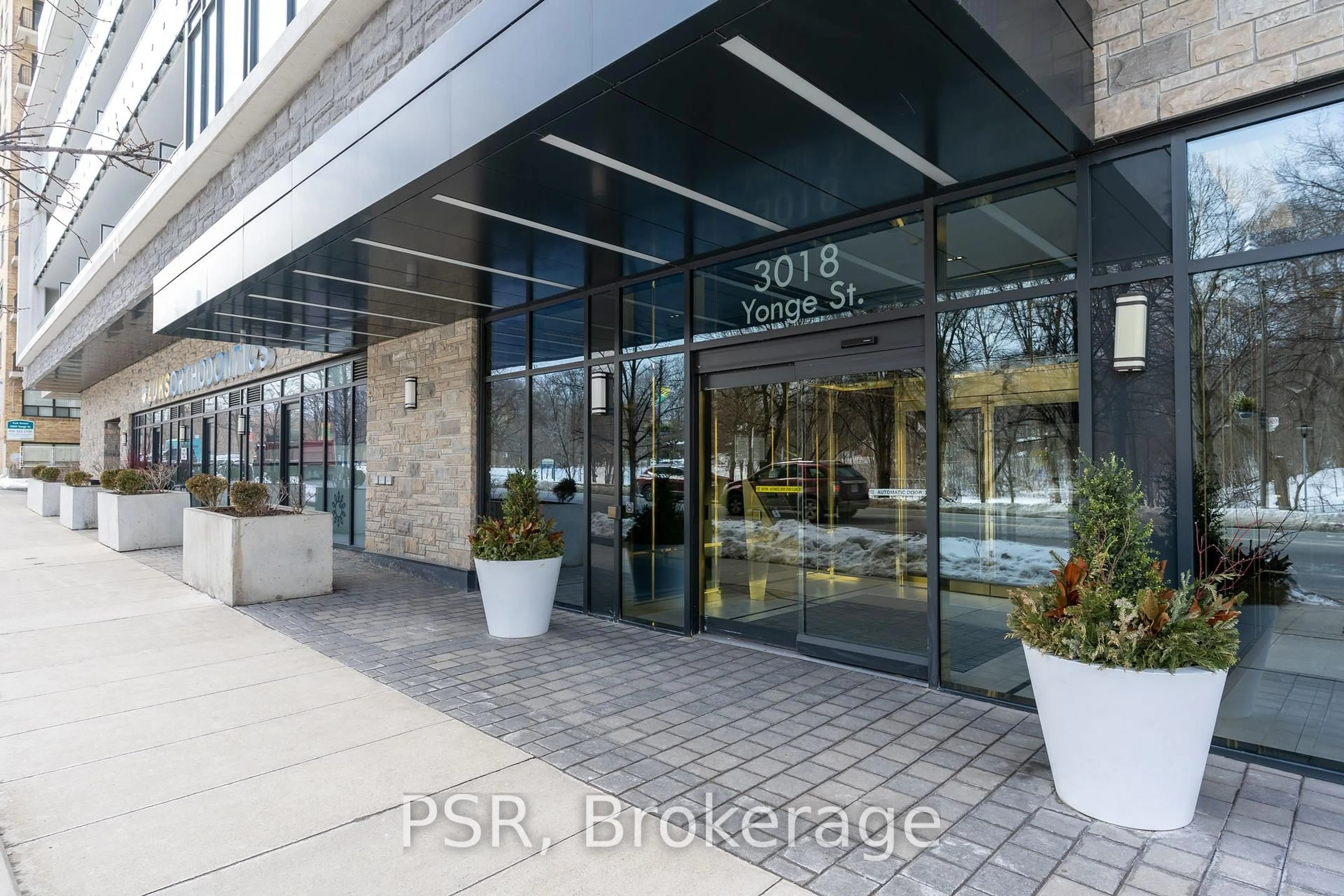 Indoor foyer for 3018 Yonge St #311, Toronto Ontario M4N 0A5