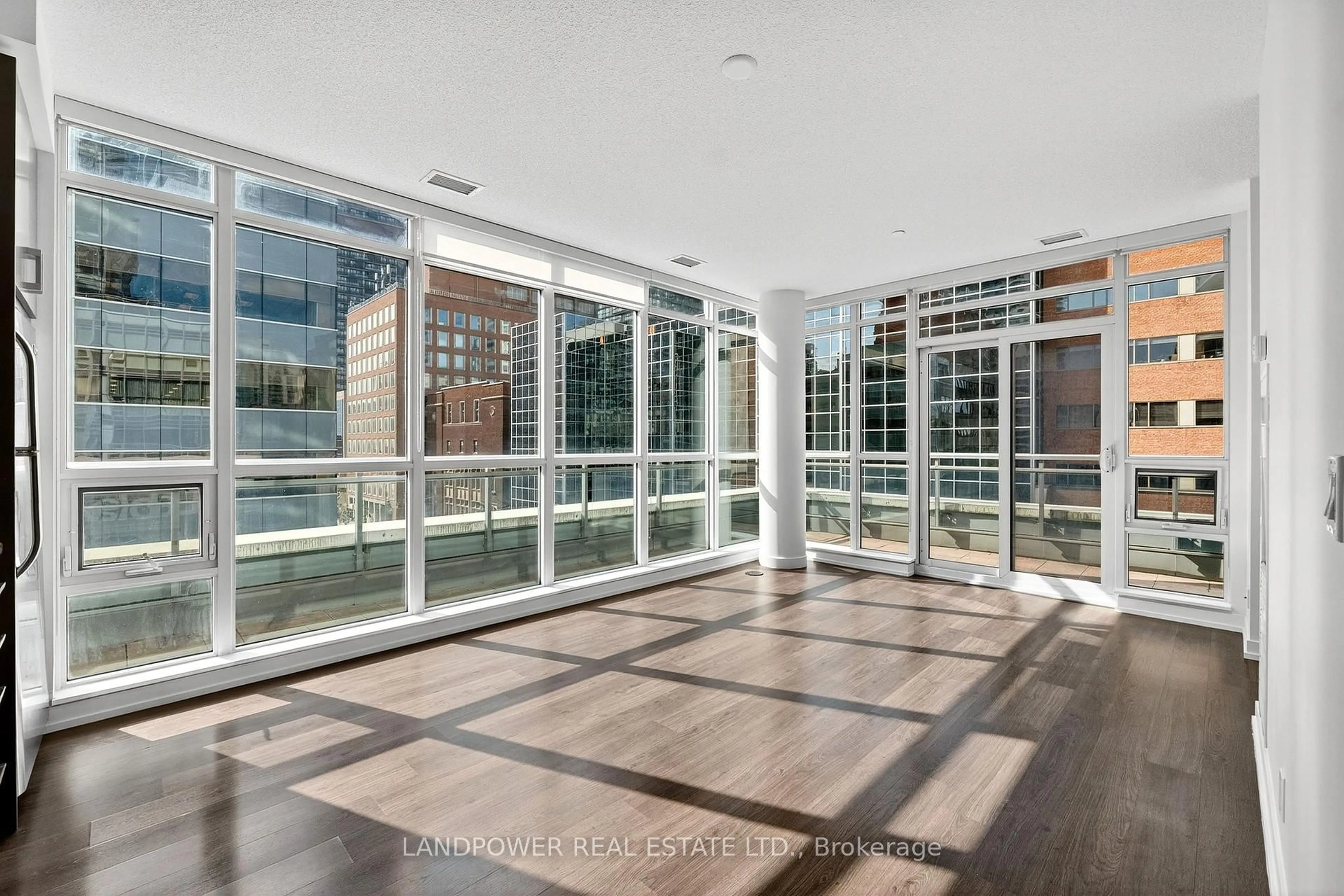 Indoor foyer for 89 Dunfield Ave #403, Toronto Ontario M4S 0A4