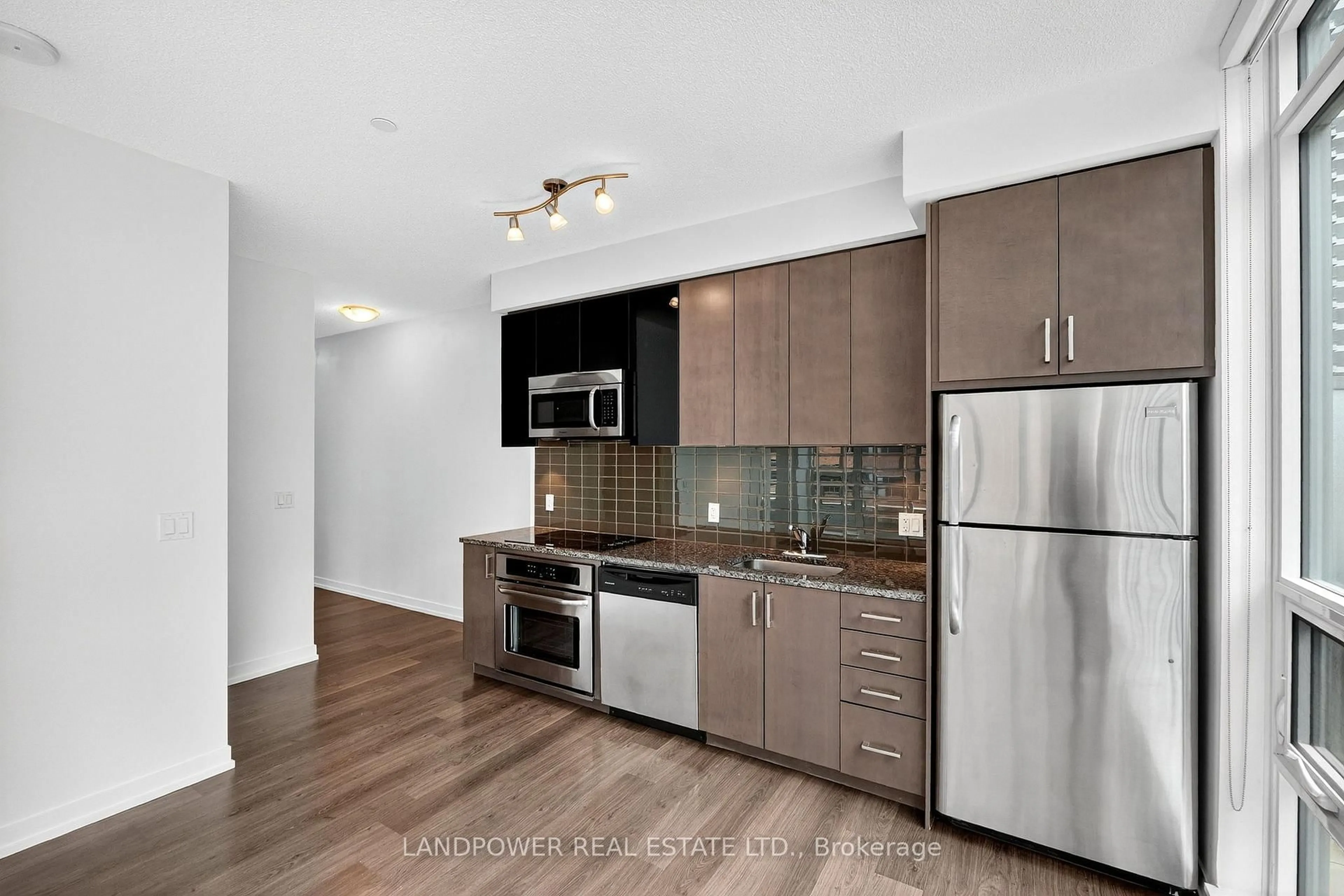 Standard kitchen, unknown for 89 Dunfield Ave #403, Toronto Ontario M4S 0A4