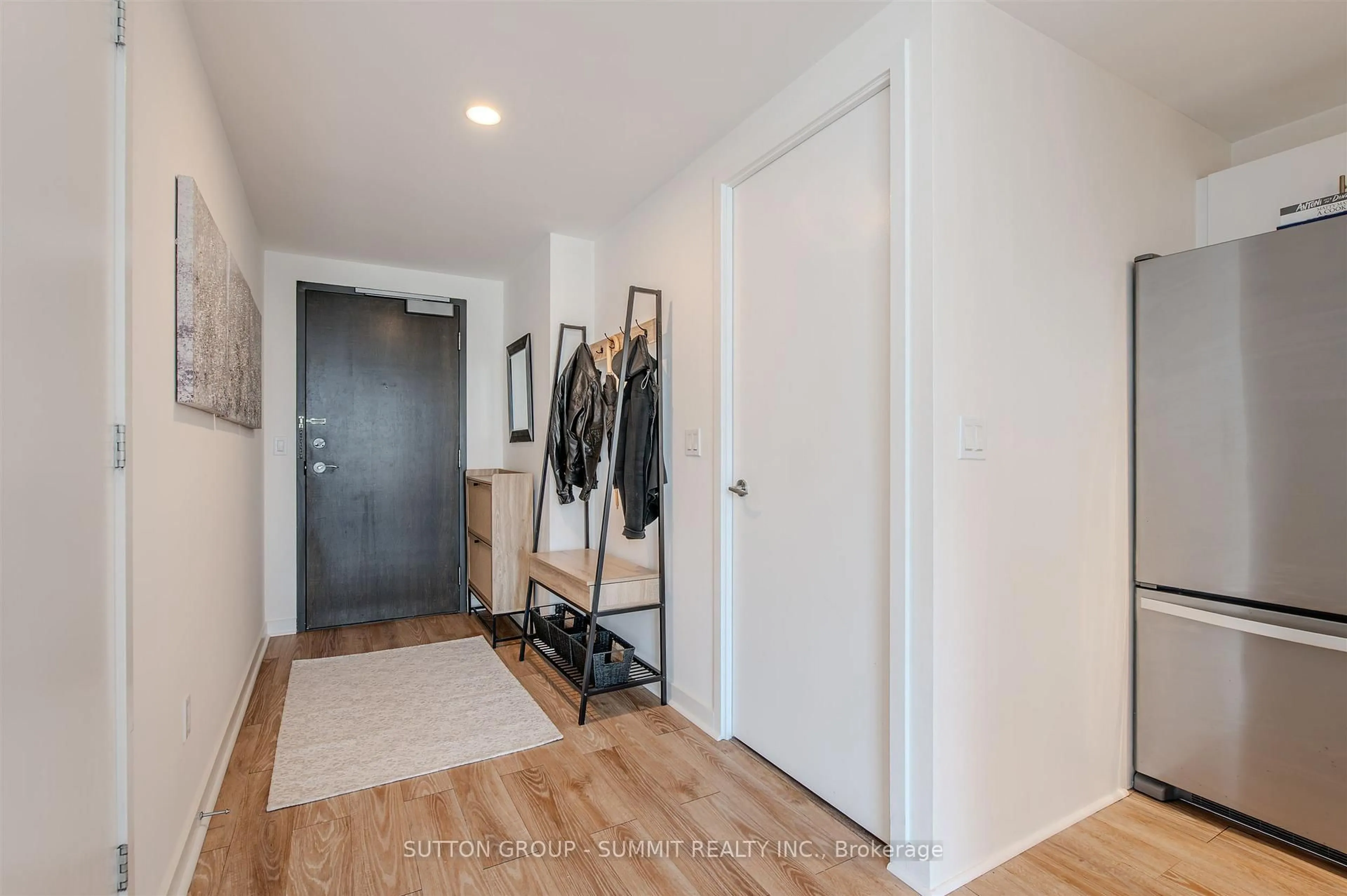 Indoor entryway for 281 Mutual St #801, Toronto Ontario M4Y 3C4