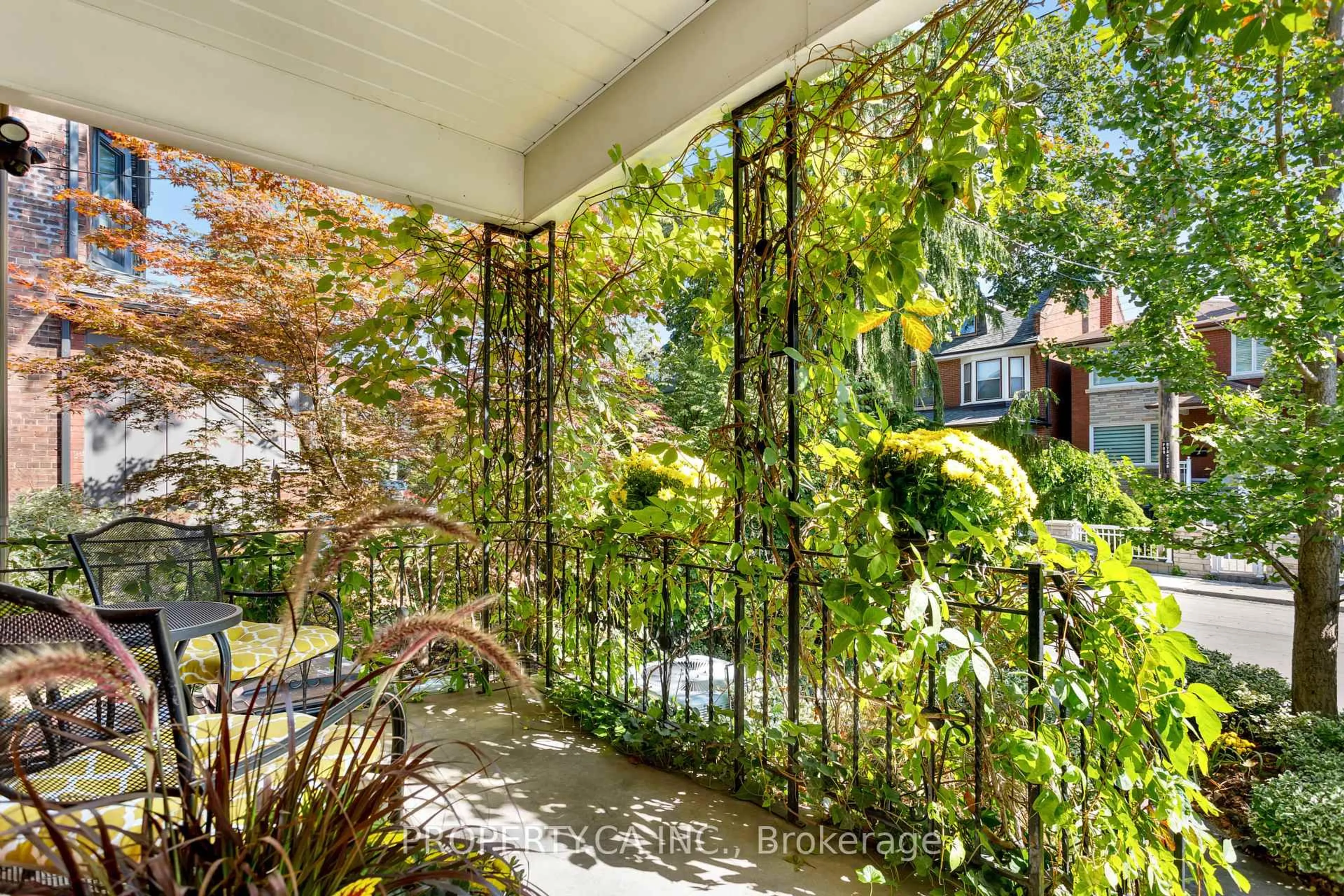 Patio, street for 458 Roxton Rd, Toronto Ontario M6G 3R4
