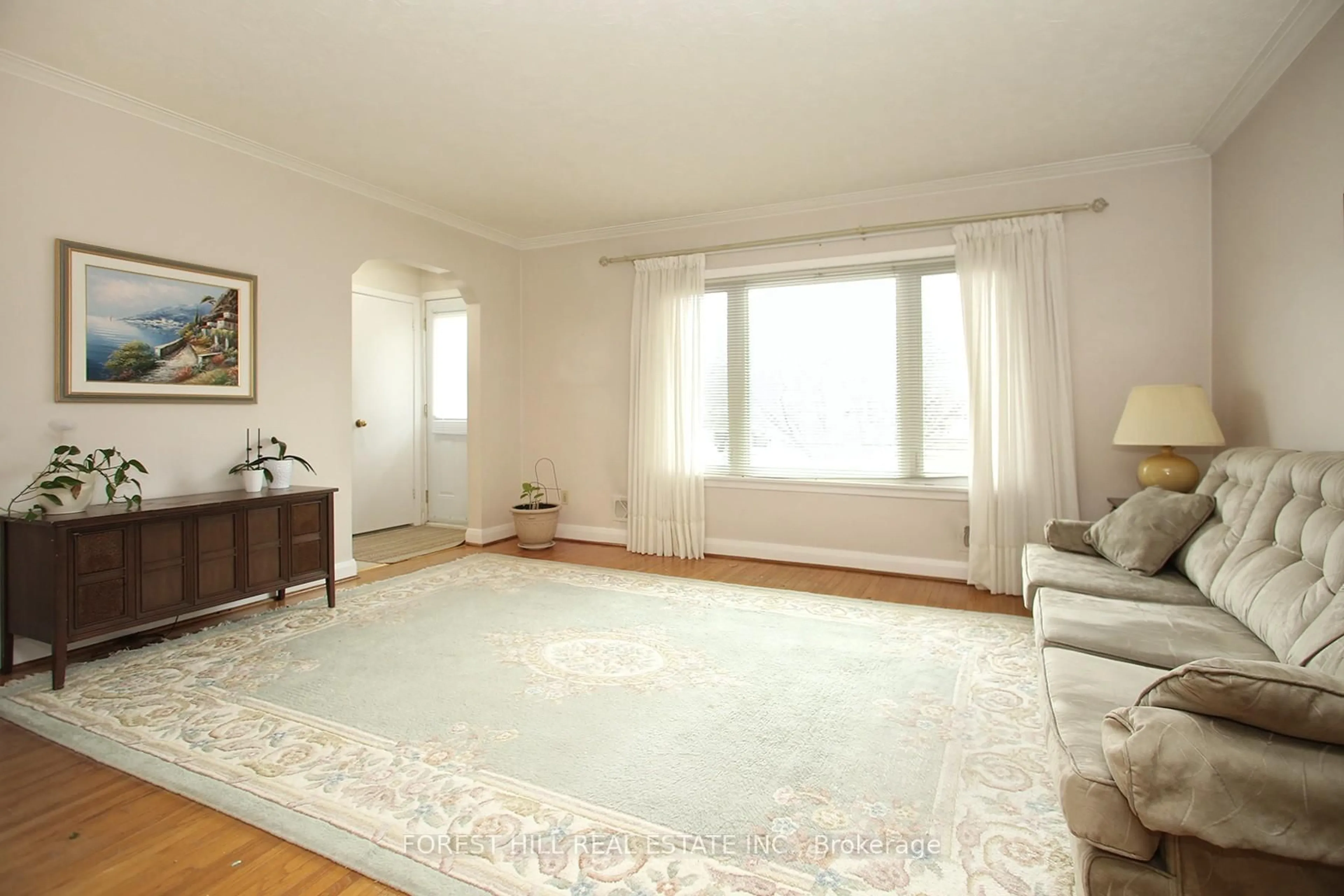 Living room with furniture, carpet floor for 26 Alexis Blvd, Toronto Ontario M3H 2P4