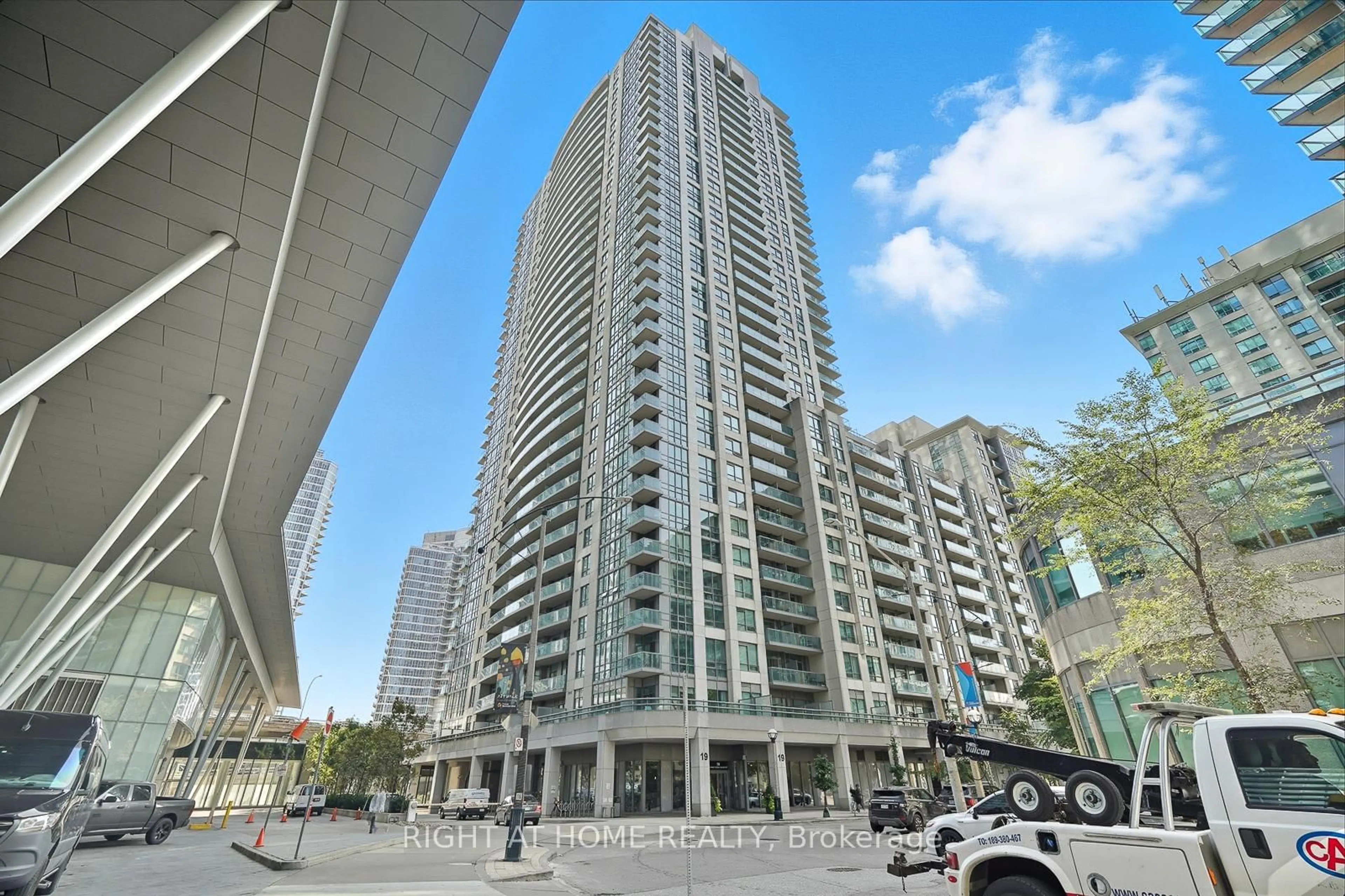 Unknown for 19 Grand Trunk Cres #3702, Toronto Ontario M5J 3A3