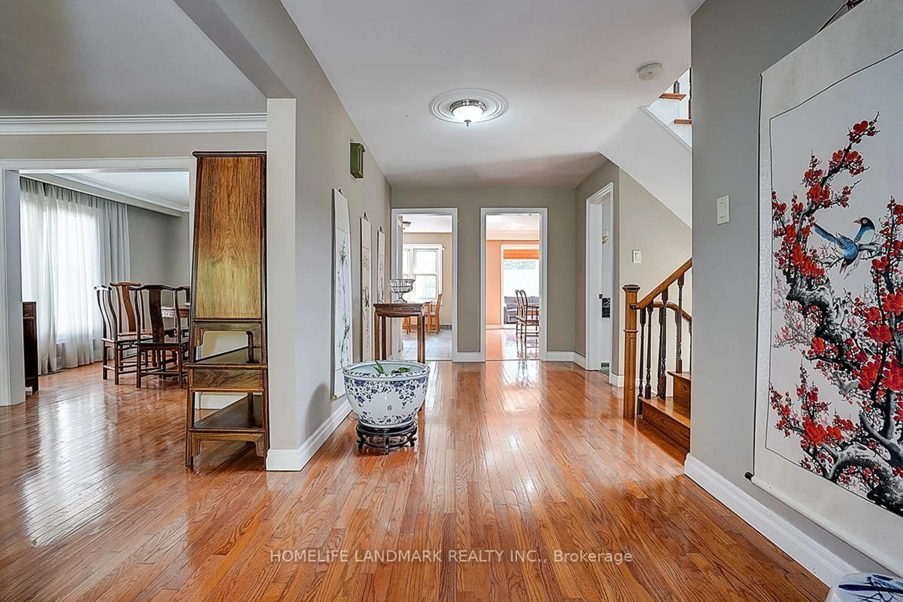 Indoor entryway for 19 Stubbs Dr, Toronto Ontario M2L 2R2