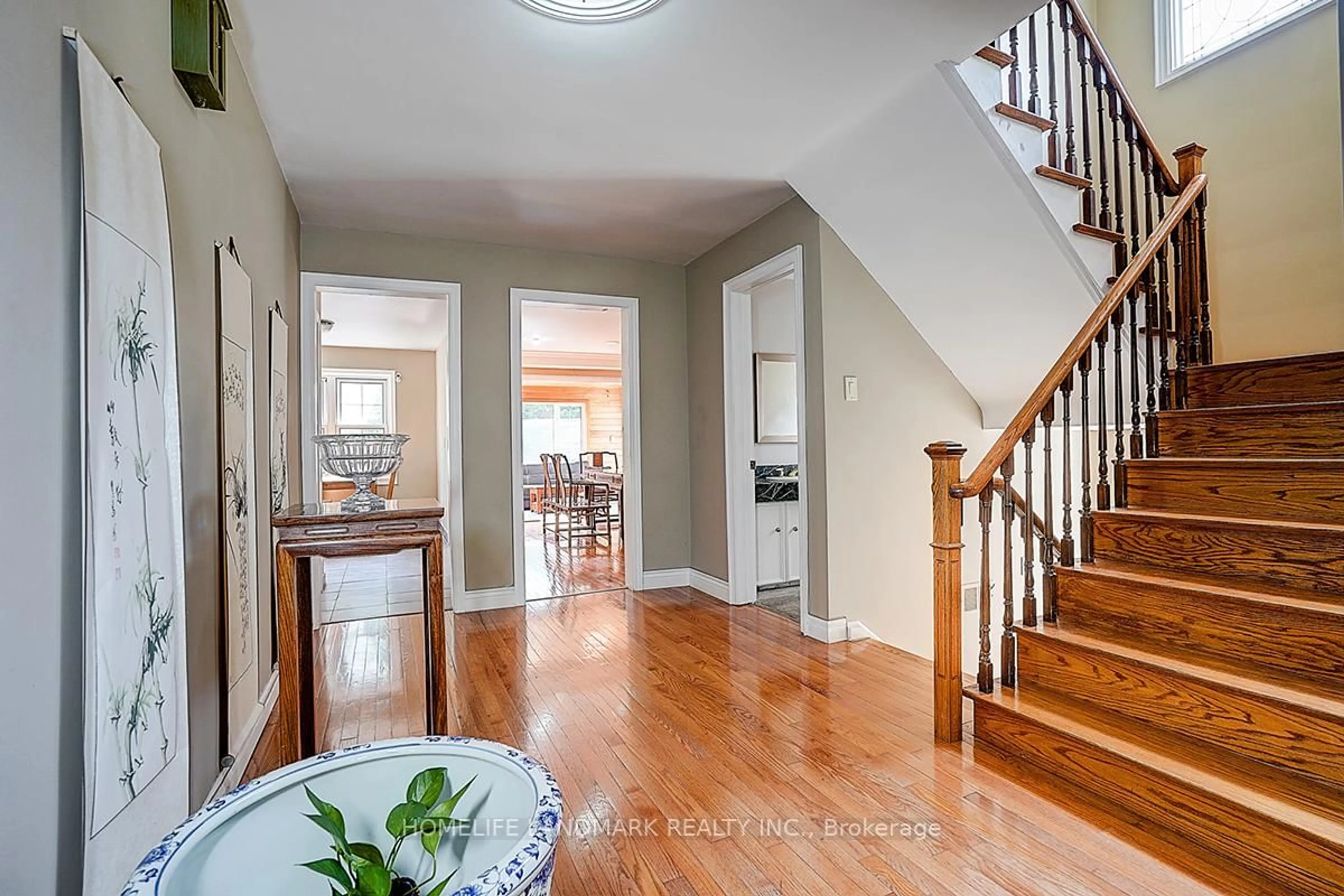 Indoor entryway for 19 Stubbs Dr, Toronto Ontario M2L 2R2