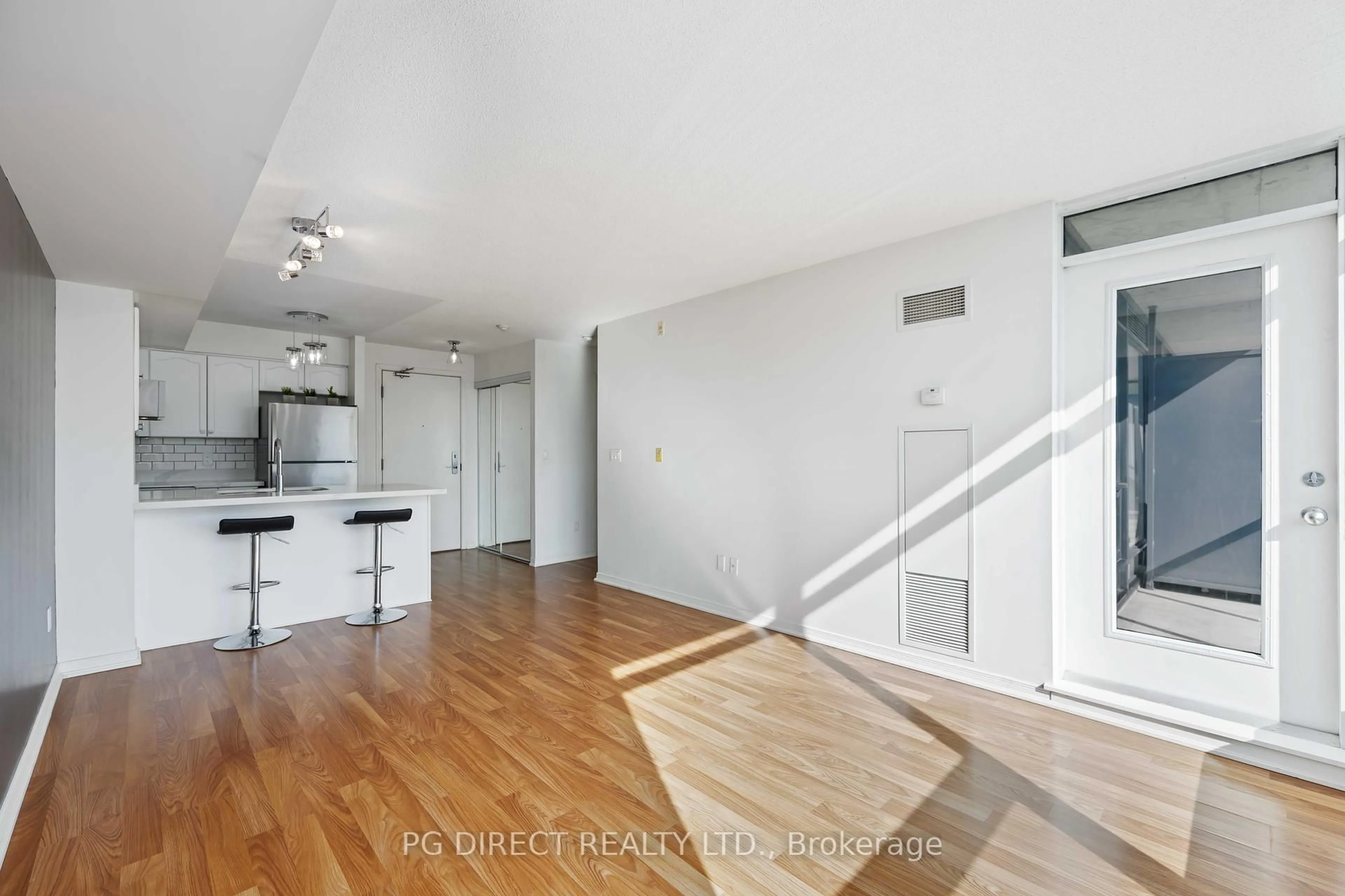 A pic of a room for 18 Valley Woods Rd #611, Toronto Ontario M3A 0A1