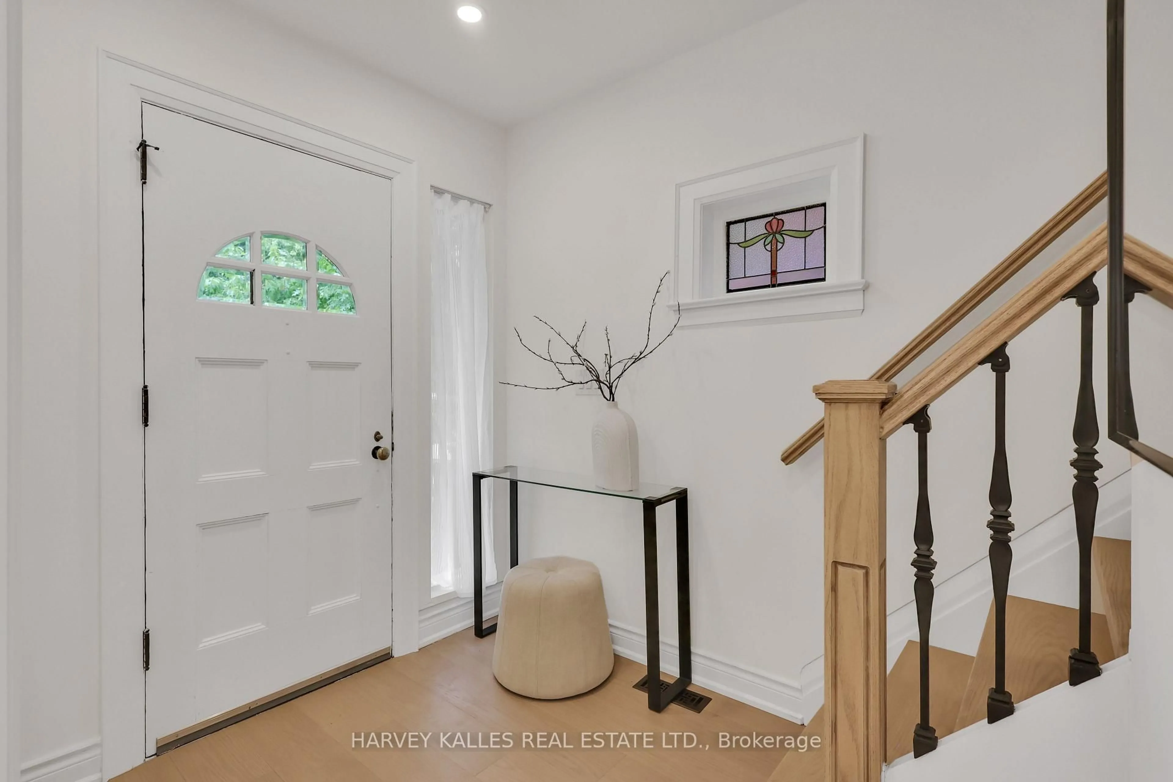 Indoor entryway for 161 Brookdale Ave, Toronto Ontario M5M 1P4