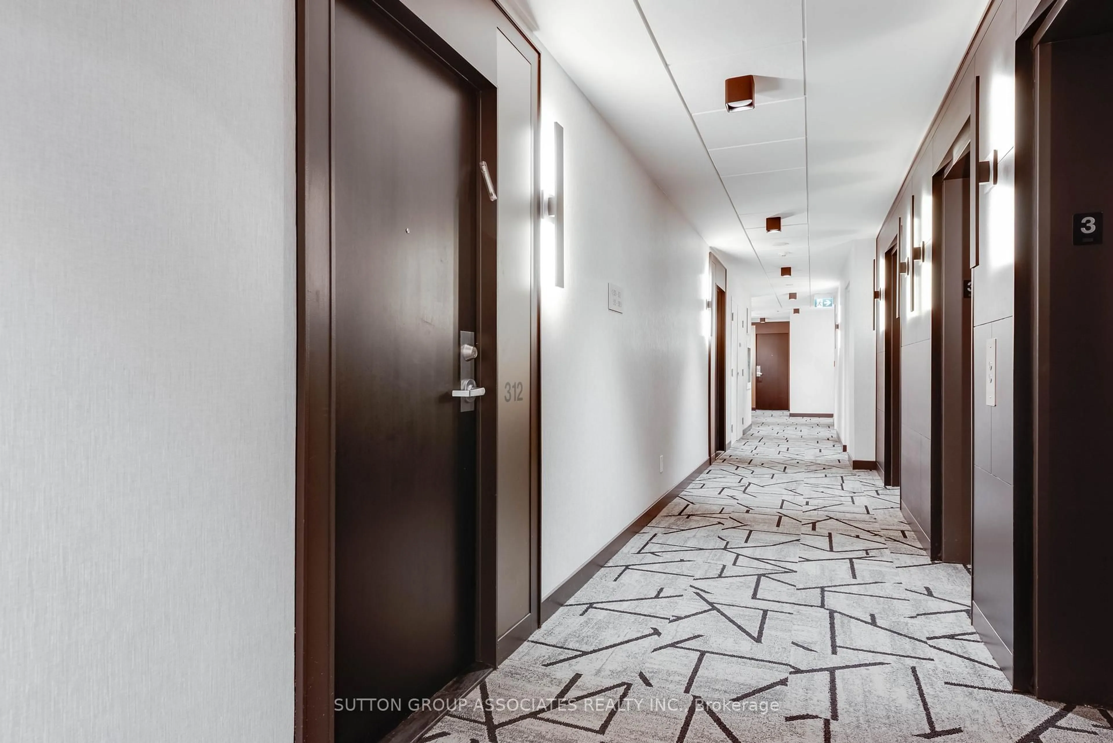 Indoor foyer for 88 Broadway Ave #312, Toronto Ontario M4P 0A5