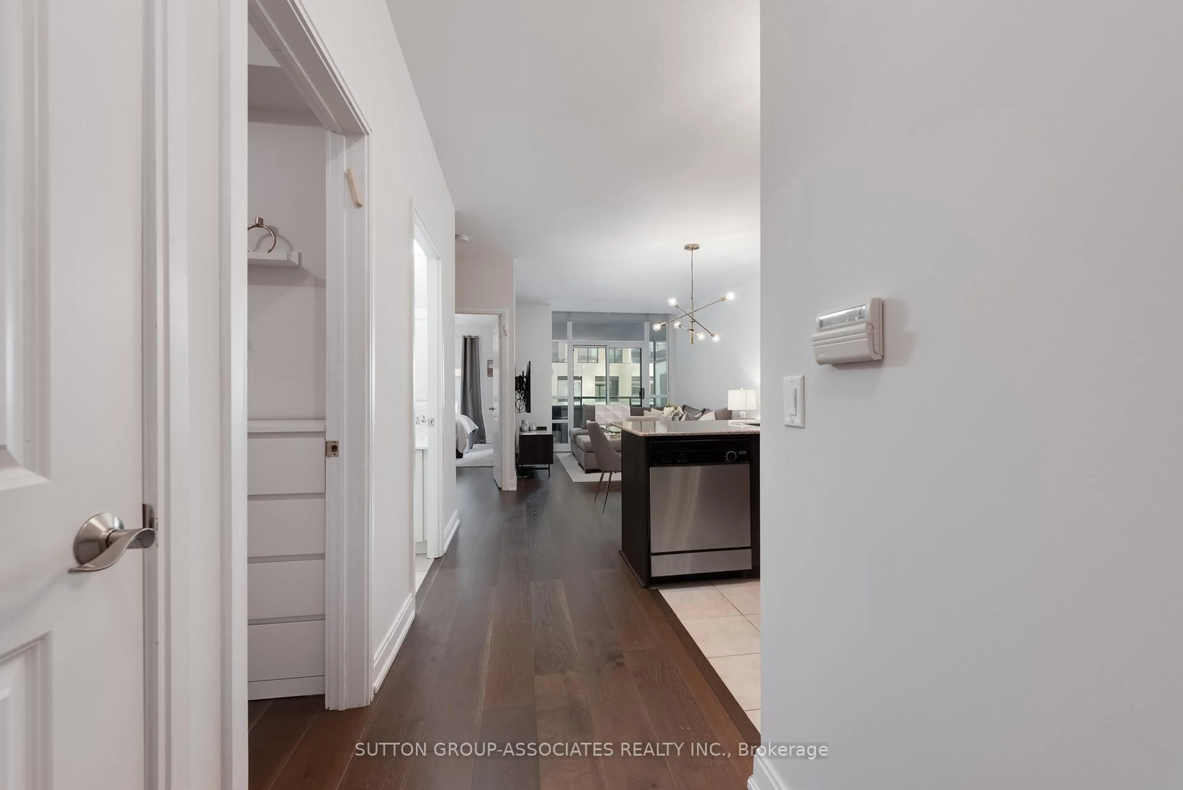 Indoor entryway for 88 Broadway Ave #312, Toronto Ontario M4P 0A5