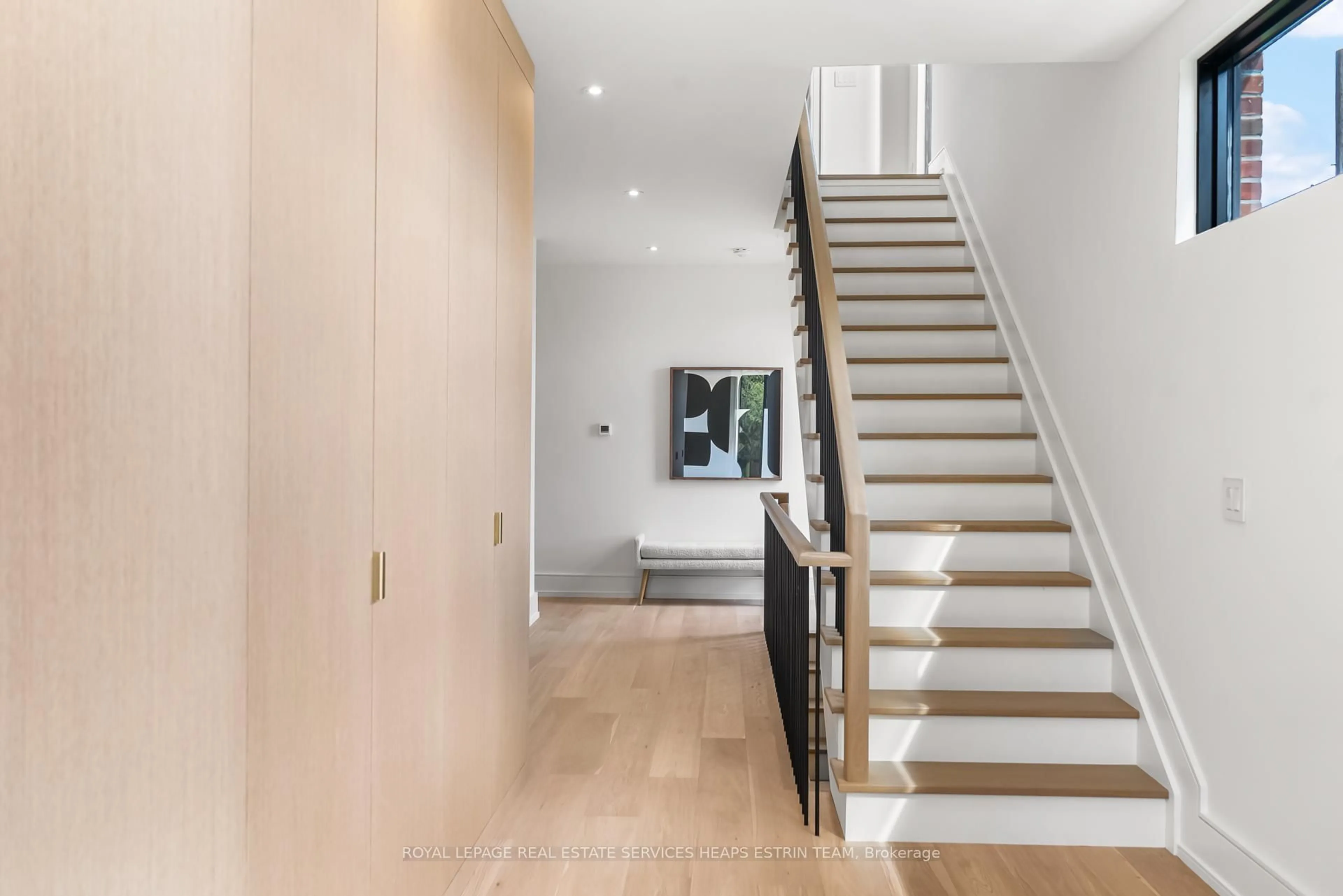 Stairs for 38 Evergreen Gdns, Toronto Ontario M4G 1C5