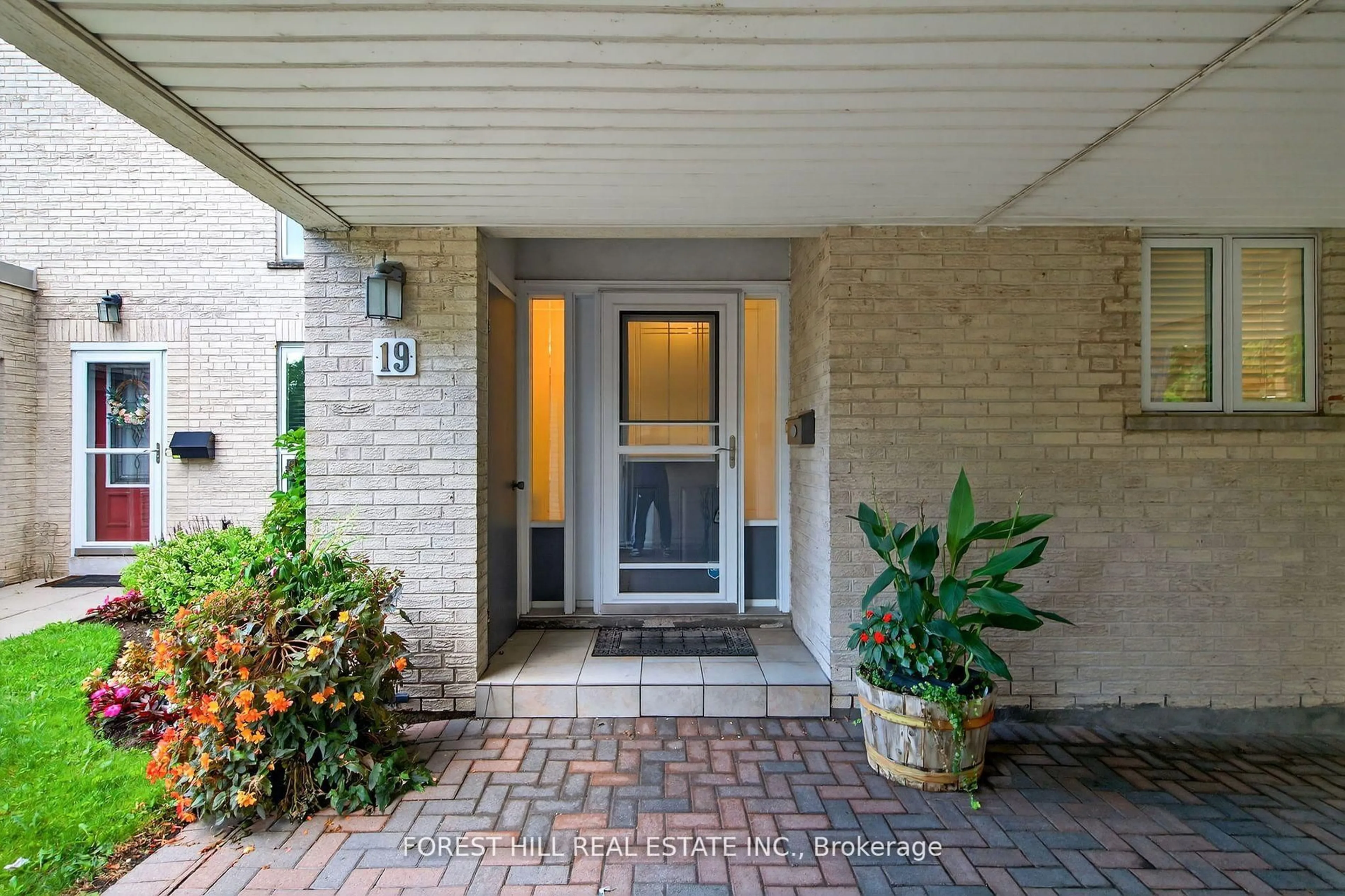 Indoor entryway for 19 Snowshoe Mill Way #187, Toronto Ontario M2L 1T4