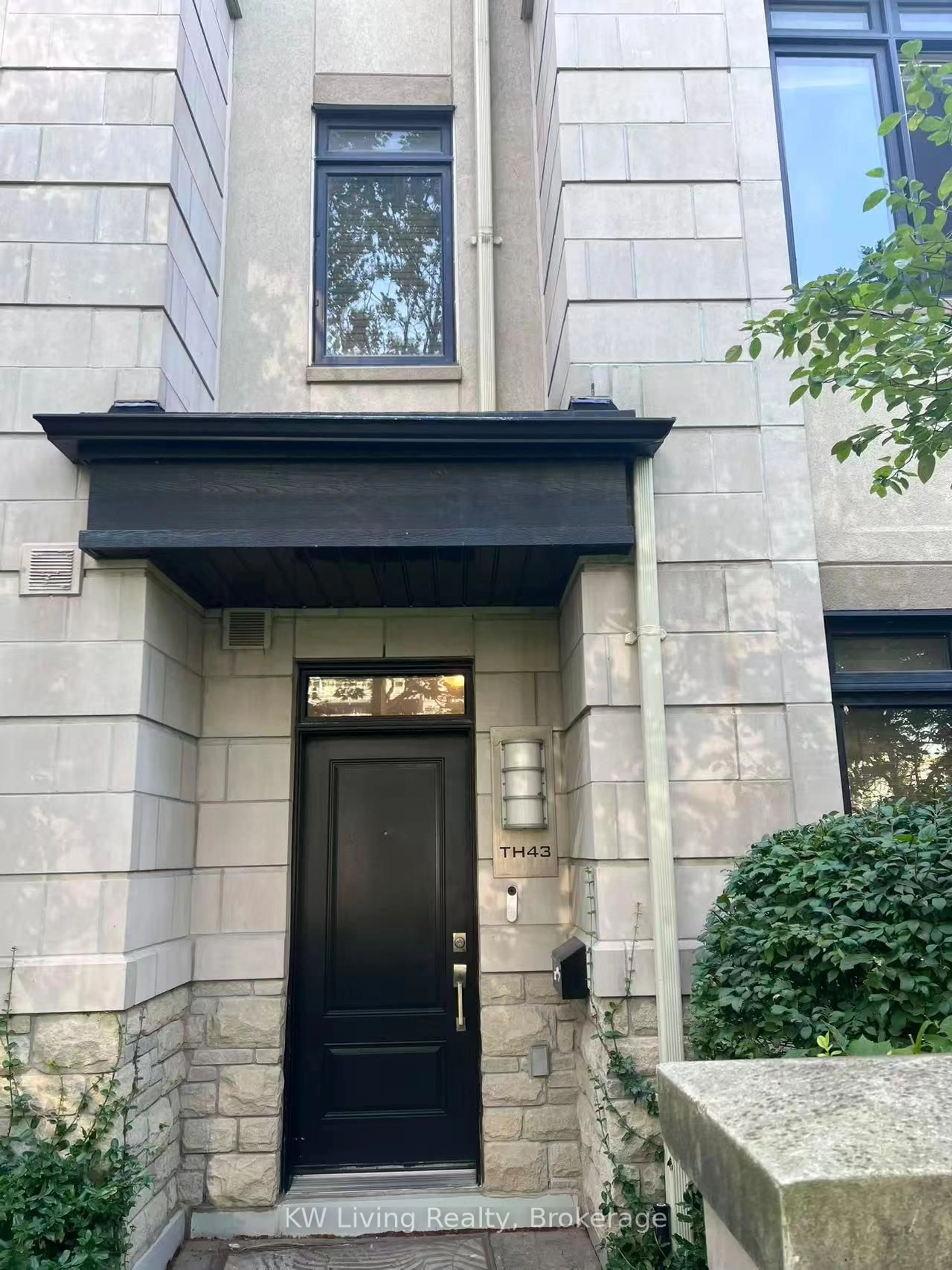 Indoor entryway for 115 Harrison Garden Blvd #Th43, Toronto Ontario M2N 2T2