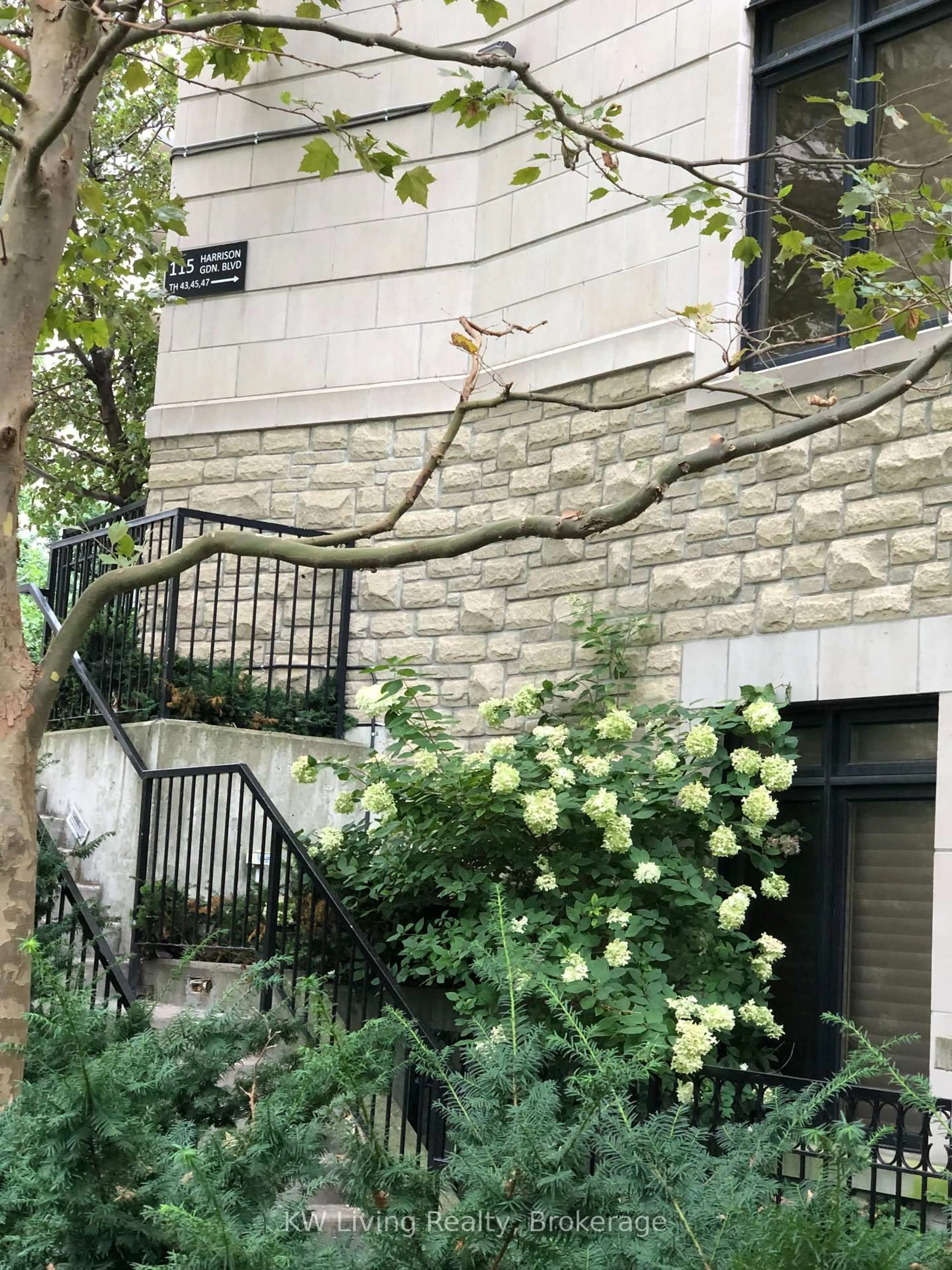 Unknown for 115 Harrison Garden Blvd #Th43, Toronto Ontario M2N 2T2