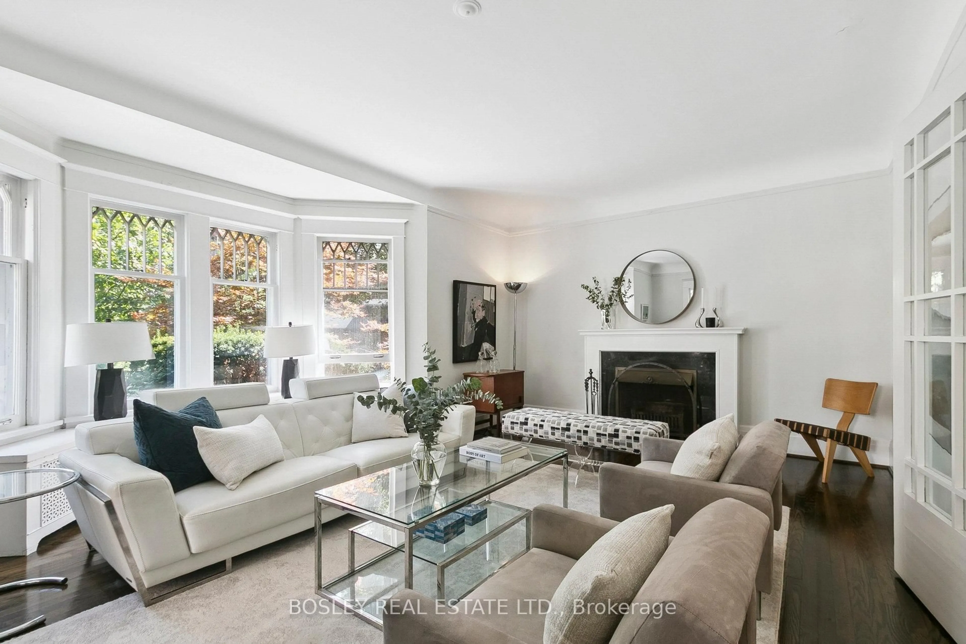 Living room with furniture, unknown for 52 Rowanwood Ave, Toronto Ontario M4W 1Y7