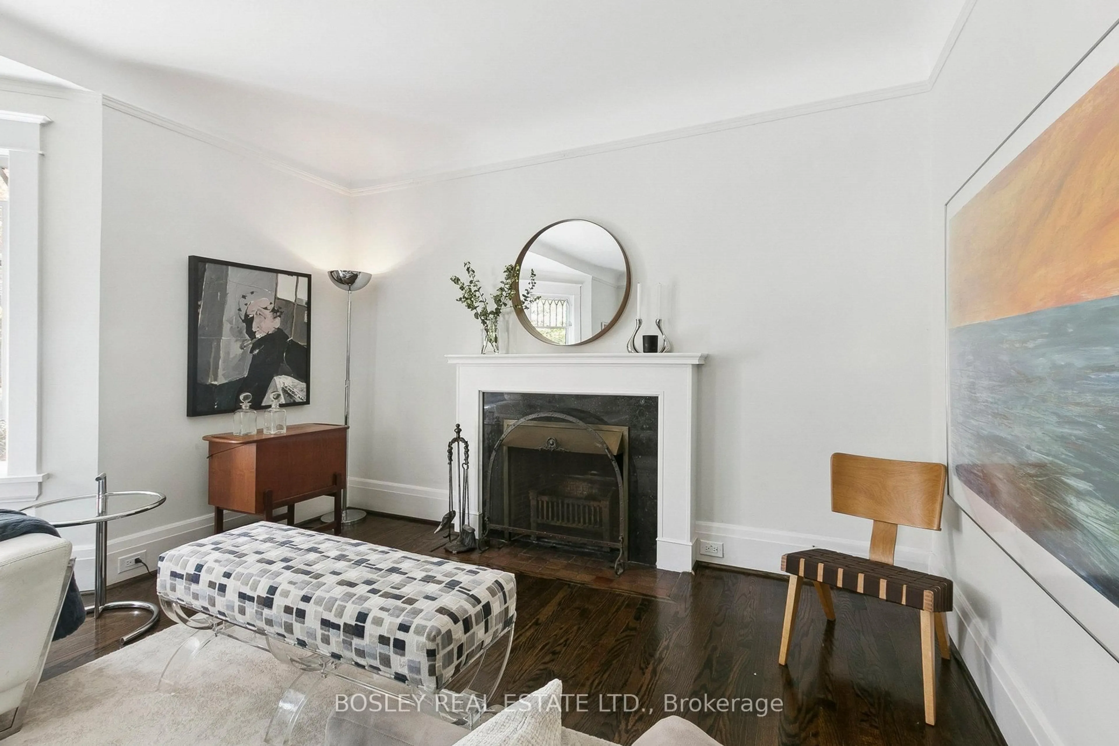 Living room with furniture, unknown for 52 Rowanwood Ave, Toronto Ontario M4W 1Y7