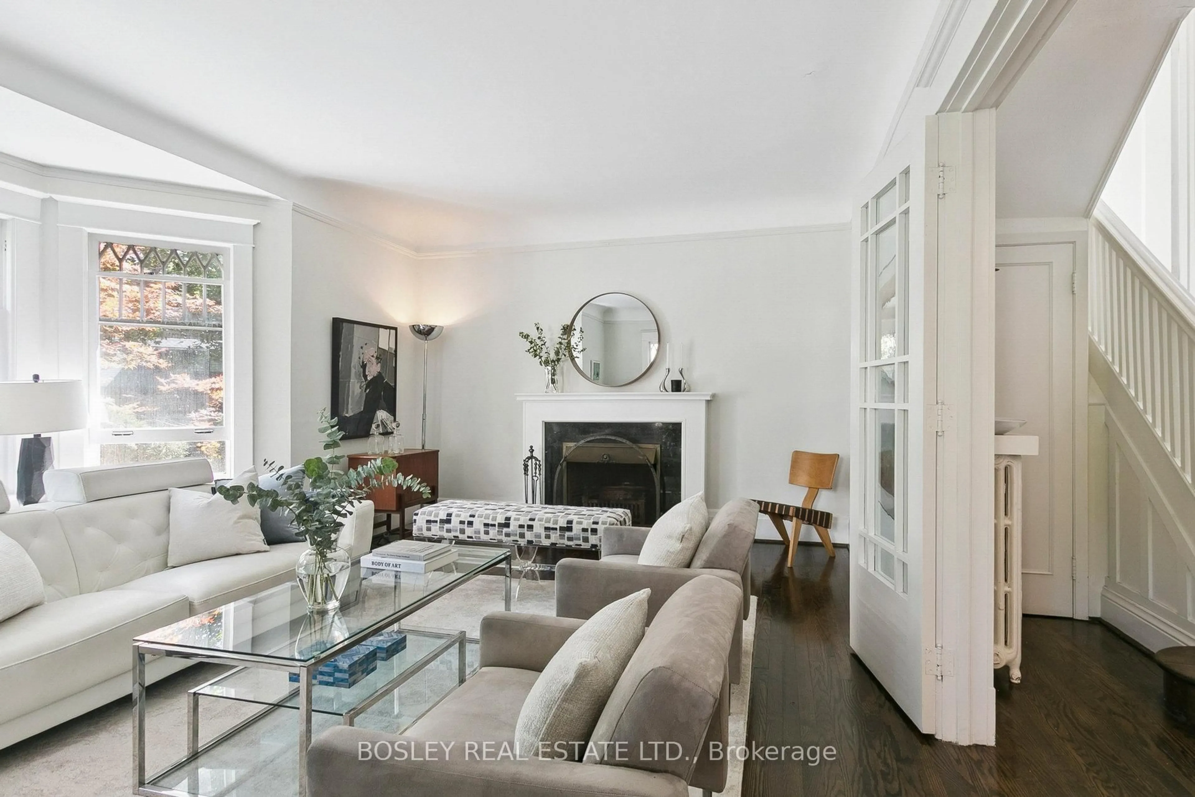 Living room with furniture, unknown for 52 Rowanwood Ave, Toronto Ontario M4W 1Y7