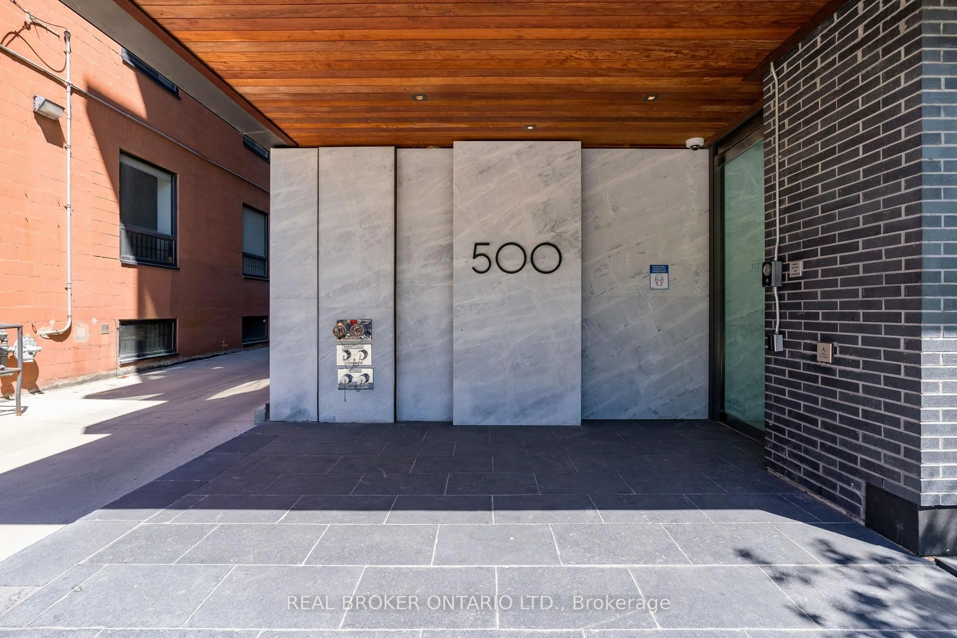 Indoor foyer for 500 Wellington St #201, Toronto Ontario M5V 1E3