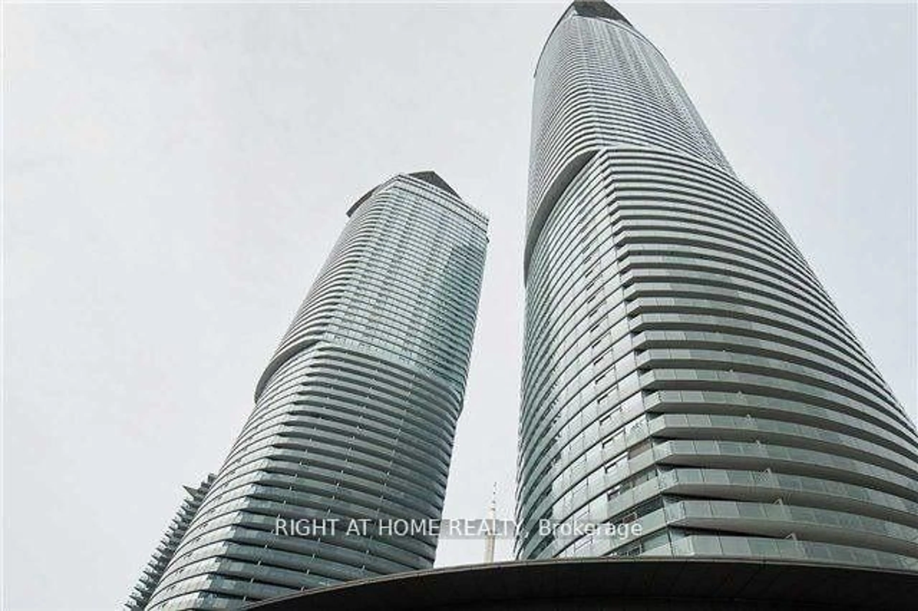 Blurry image for 12 York St #5707, Toronto Ontario M5J 0A9