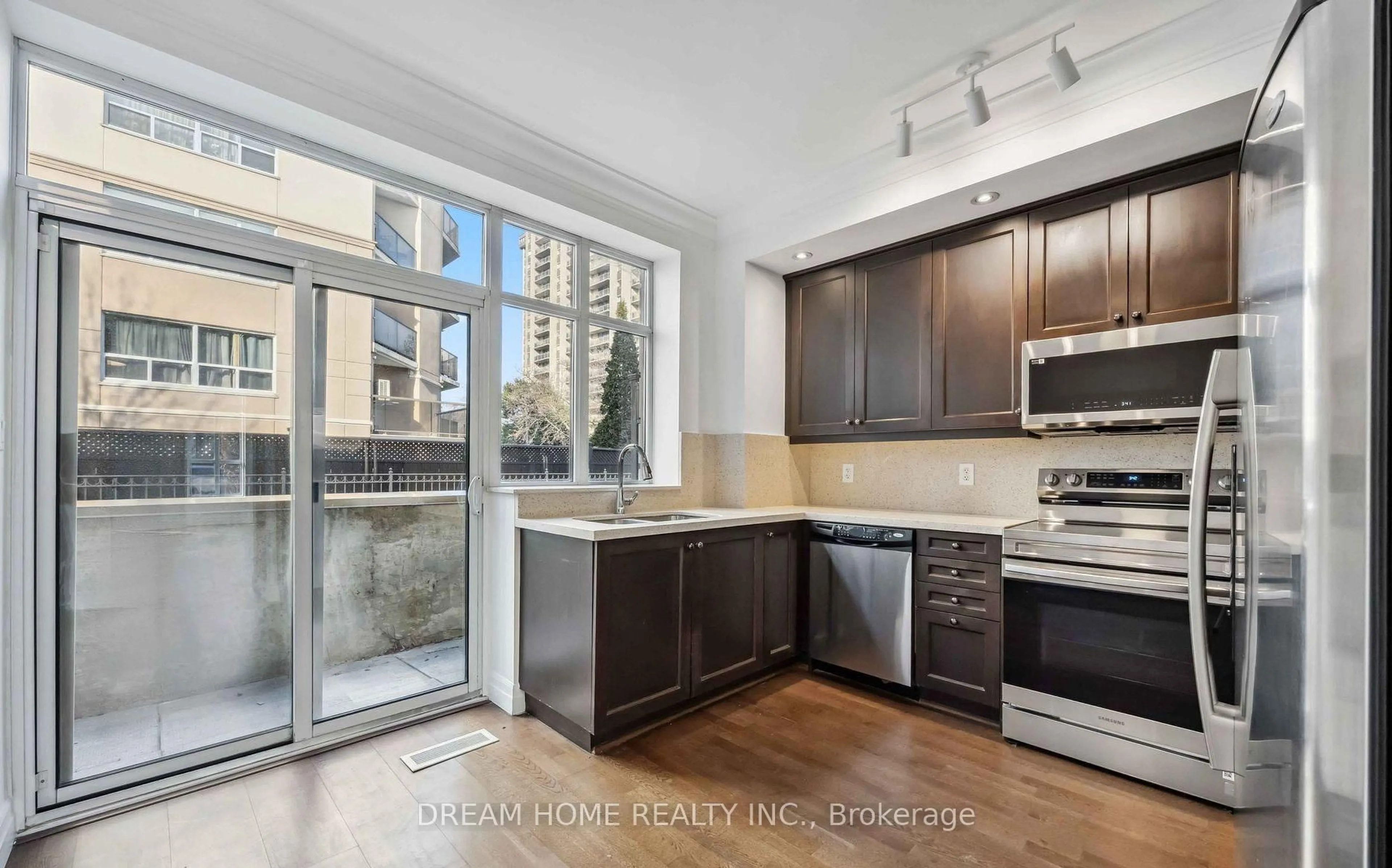 Unknown for 934 Mount Pleasant Rd, Toronto Ontario M4P 2L6