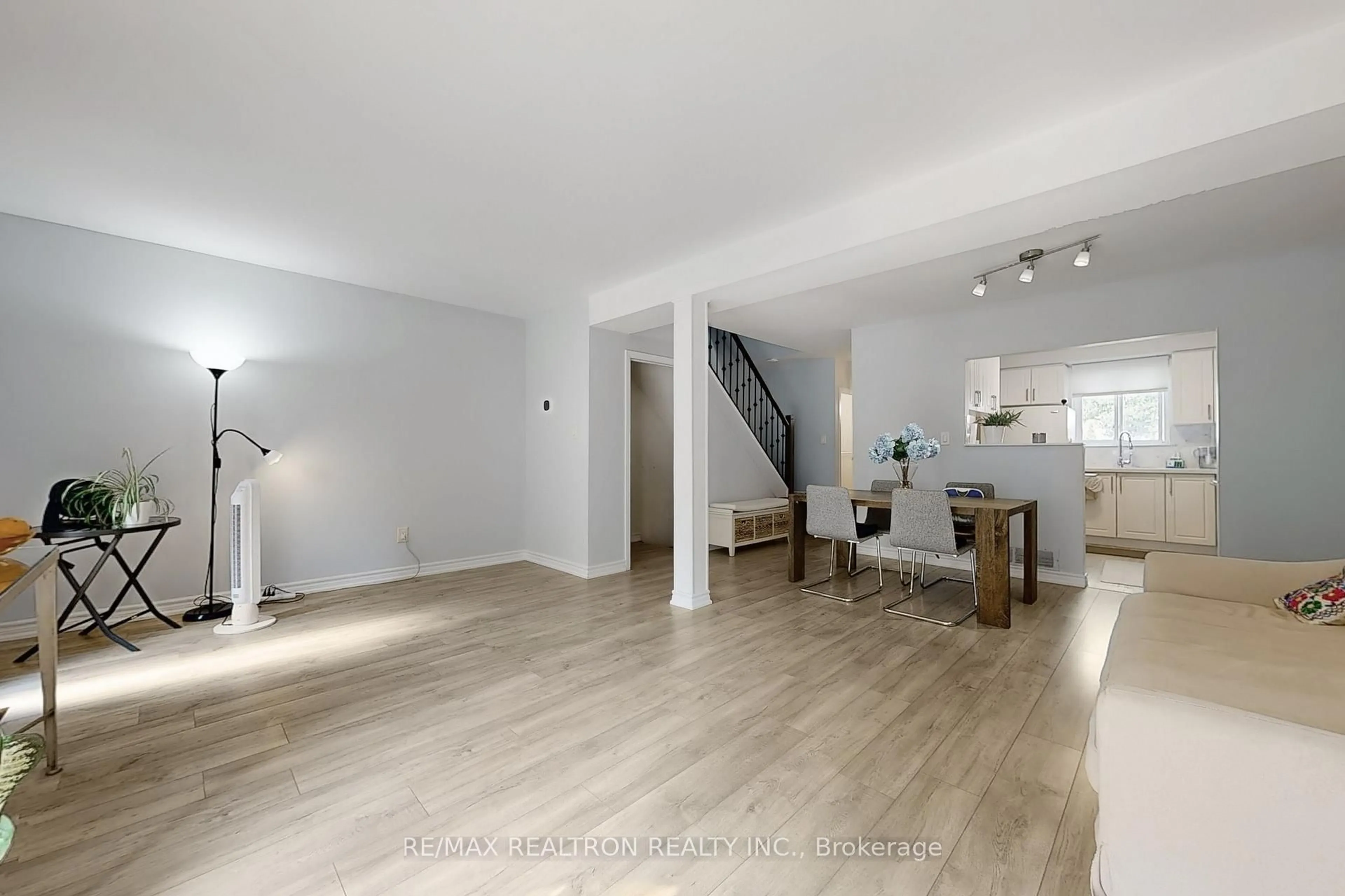 Unknown for 15 Esterbrooke Ave #131, Toronto Ontario M2J 2C5