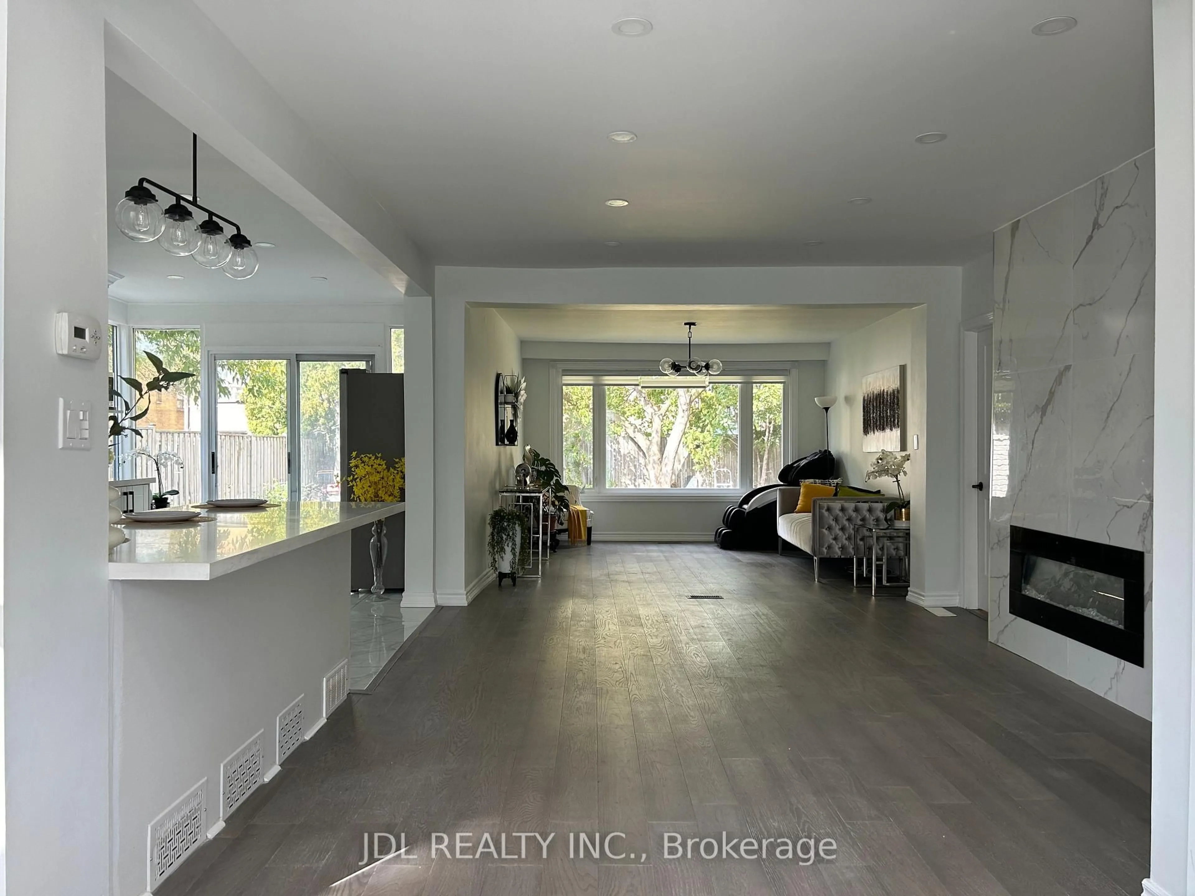 Indoor entryway for 18 Cadillac Ave Ave, Toronto Ontario M3H 1R9