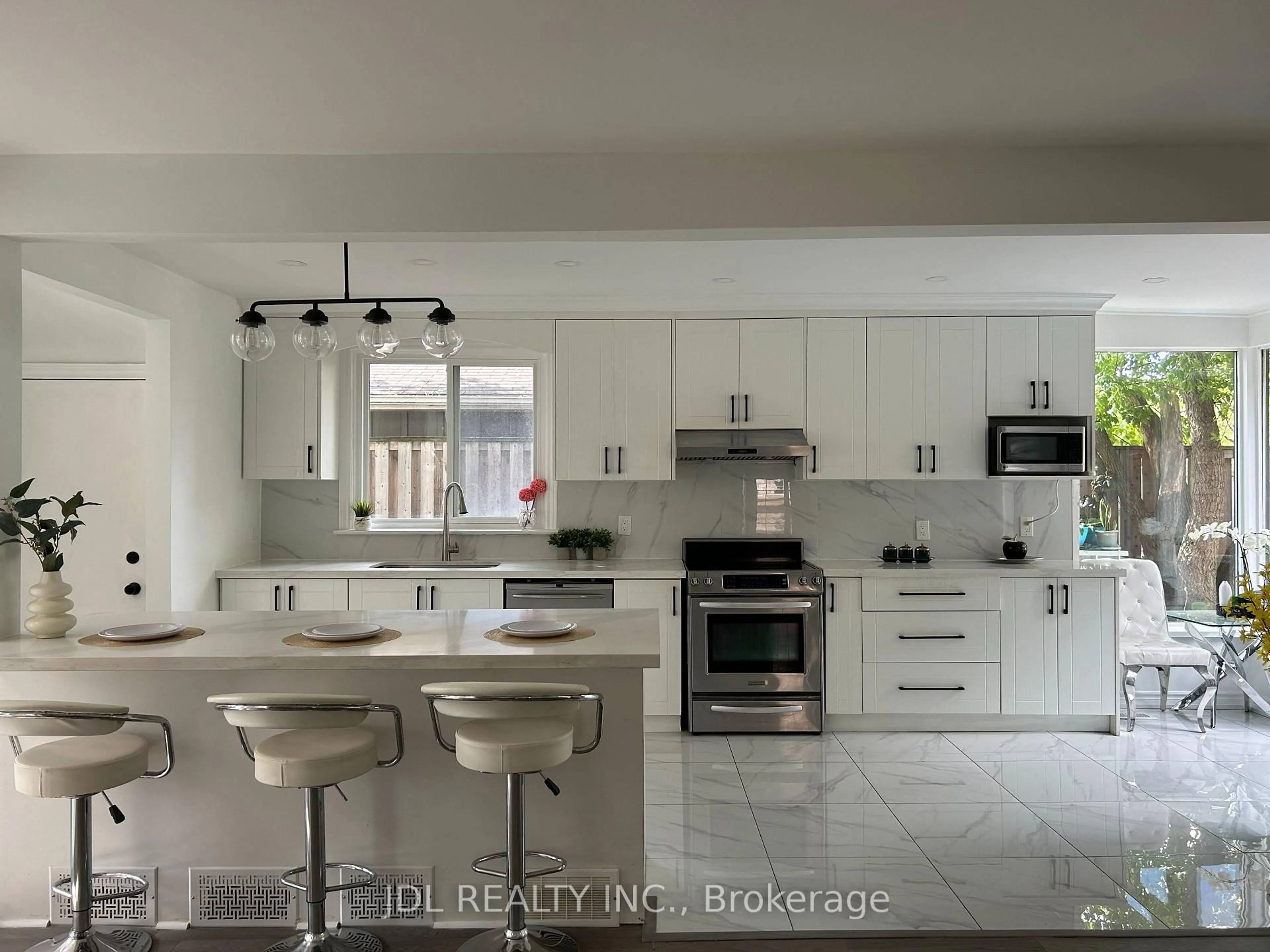Open concept kitchen, ceramic/tile floor for 18 Cadillac Ave Ave, Toronto Ontario M3H 1R9