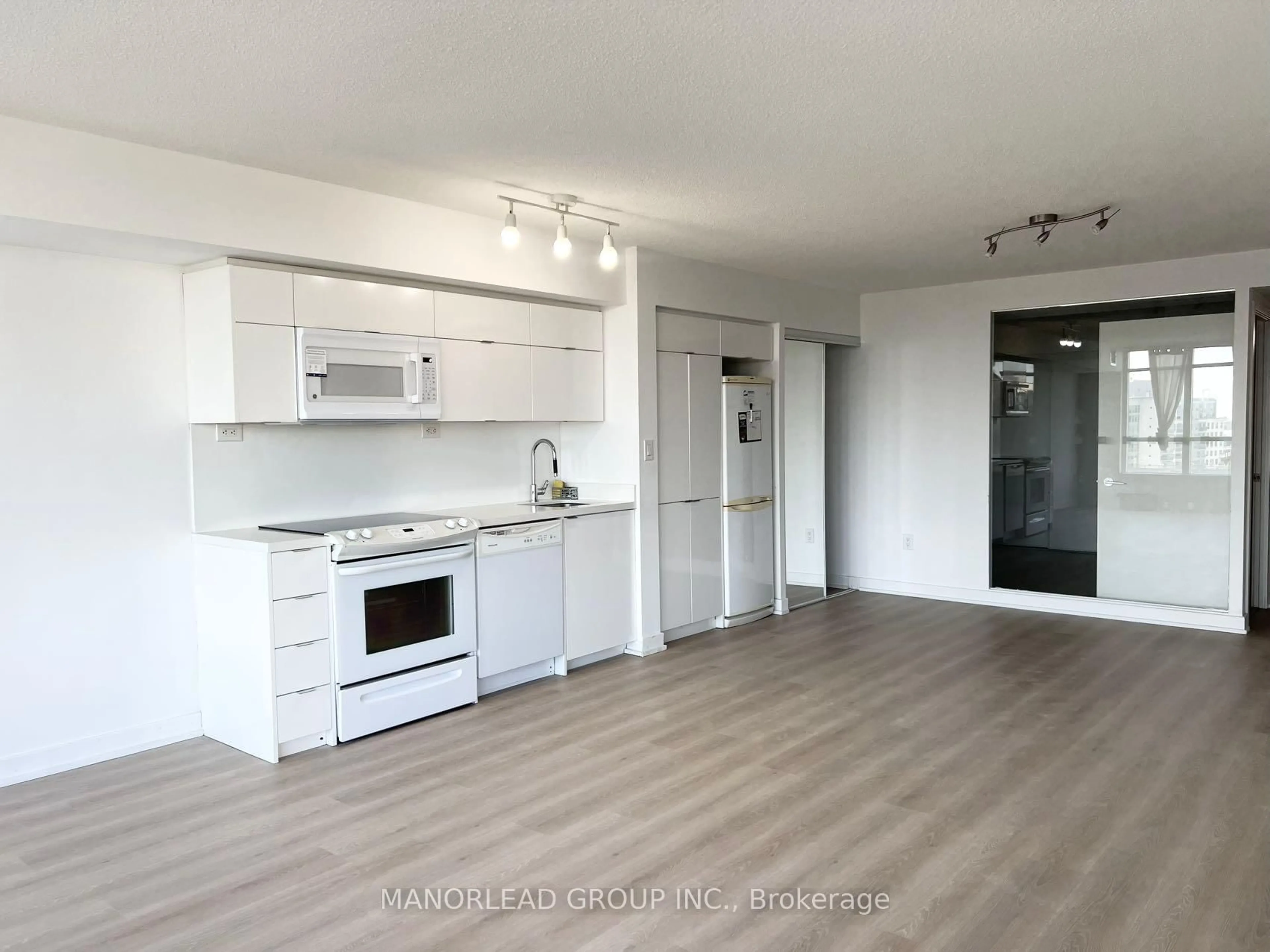 Open concept kitchen, wood/laminate floor for 151 Dan Leckie Way #758, Toronto Ontario M5V 2V6