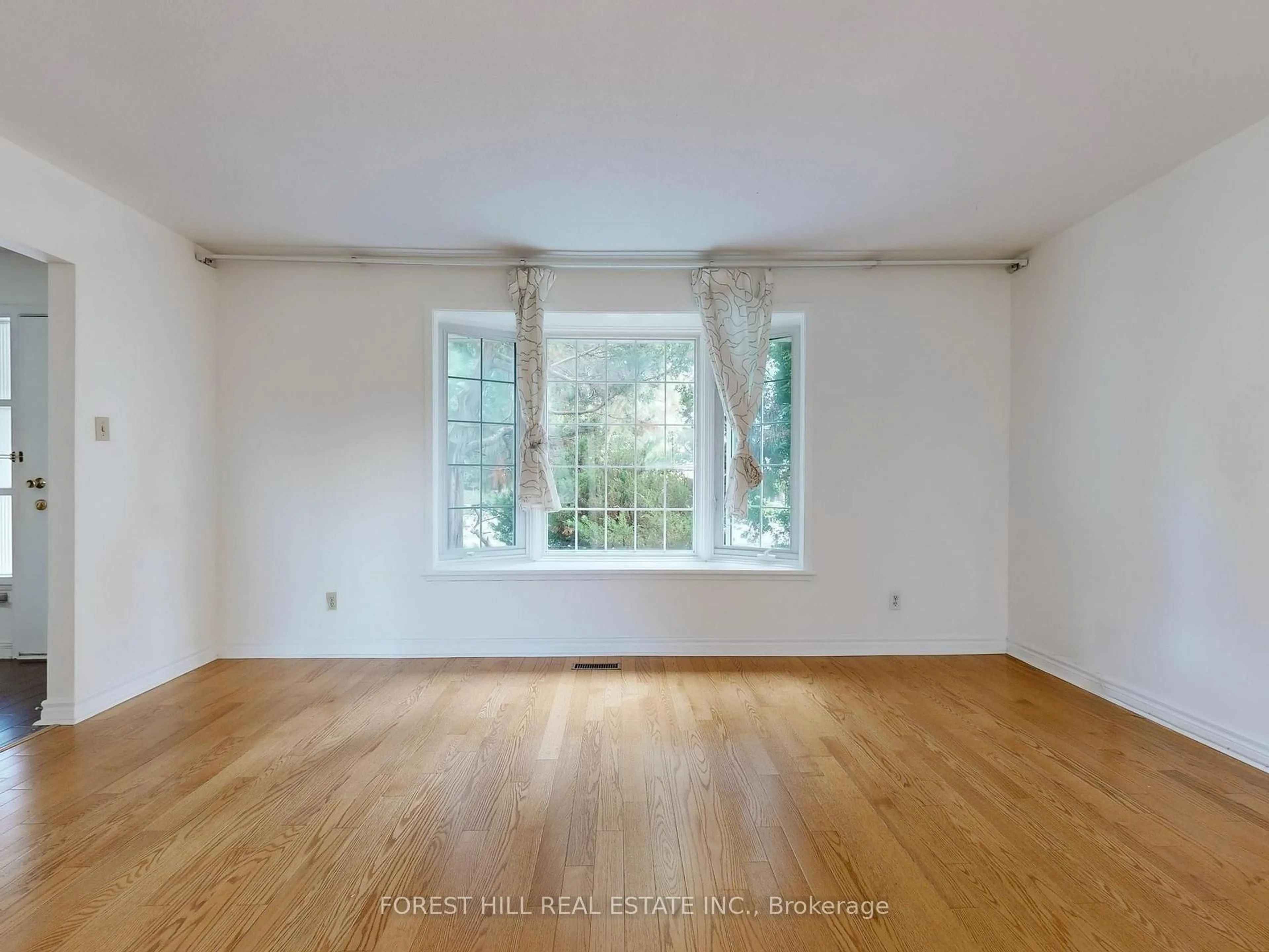 A pic of a room for 97 Aspenwood Dr, Toronto Ontario M2H 2E8