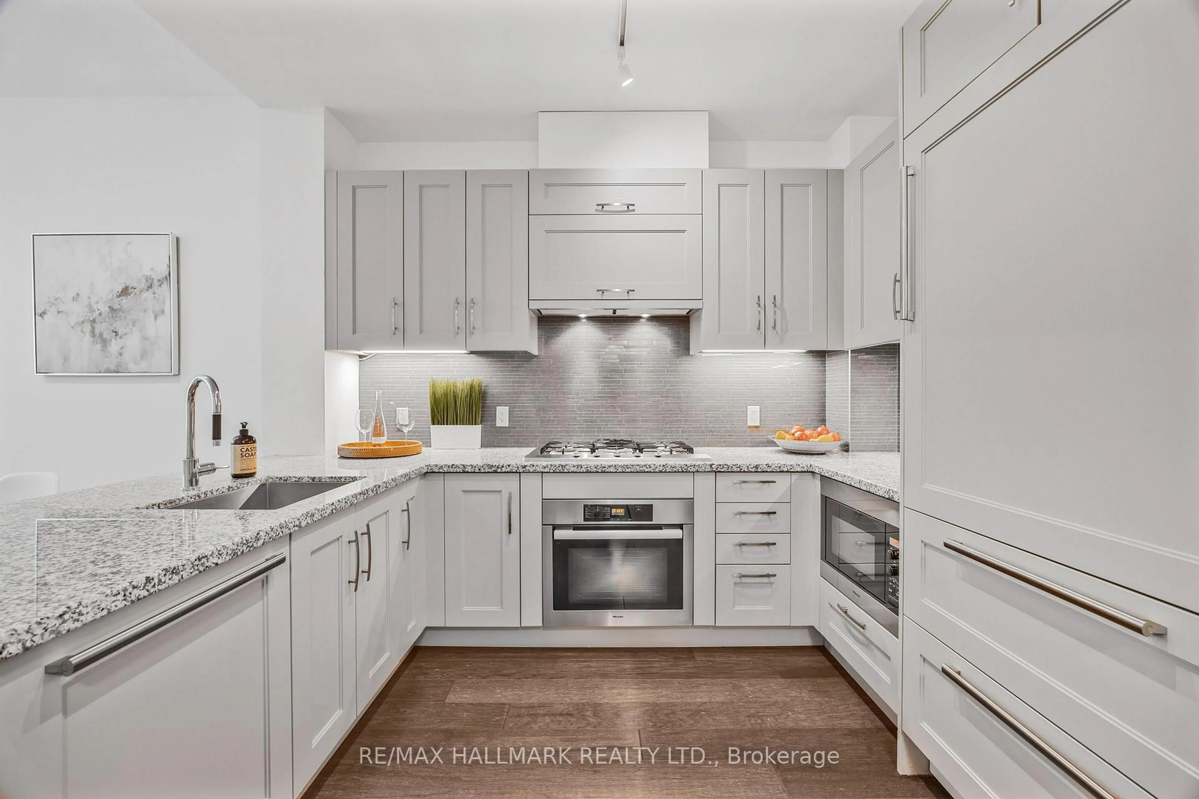 Contemporary kitchen, unknown for 29 Queens Quay #318, Toronto Ontario M5E 0A4